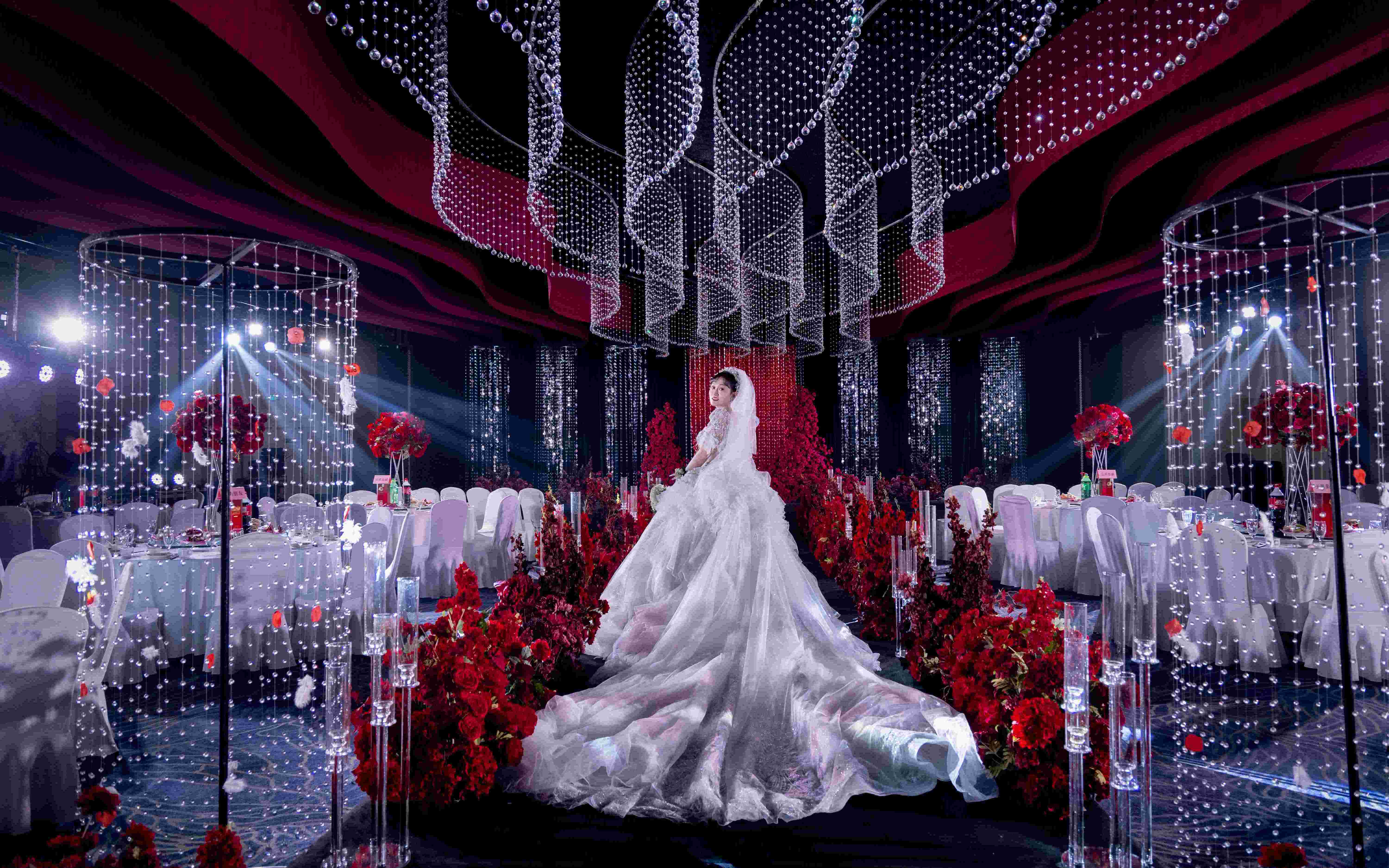 藏不住的炙热爱意  高级感水晶玫瑰婚礼