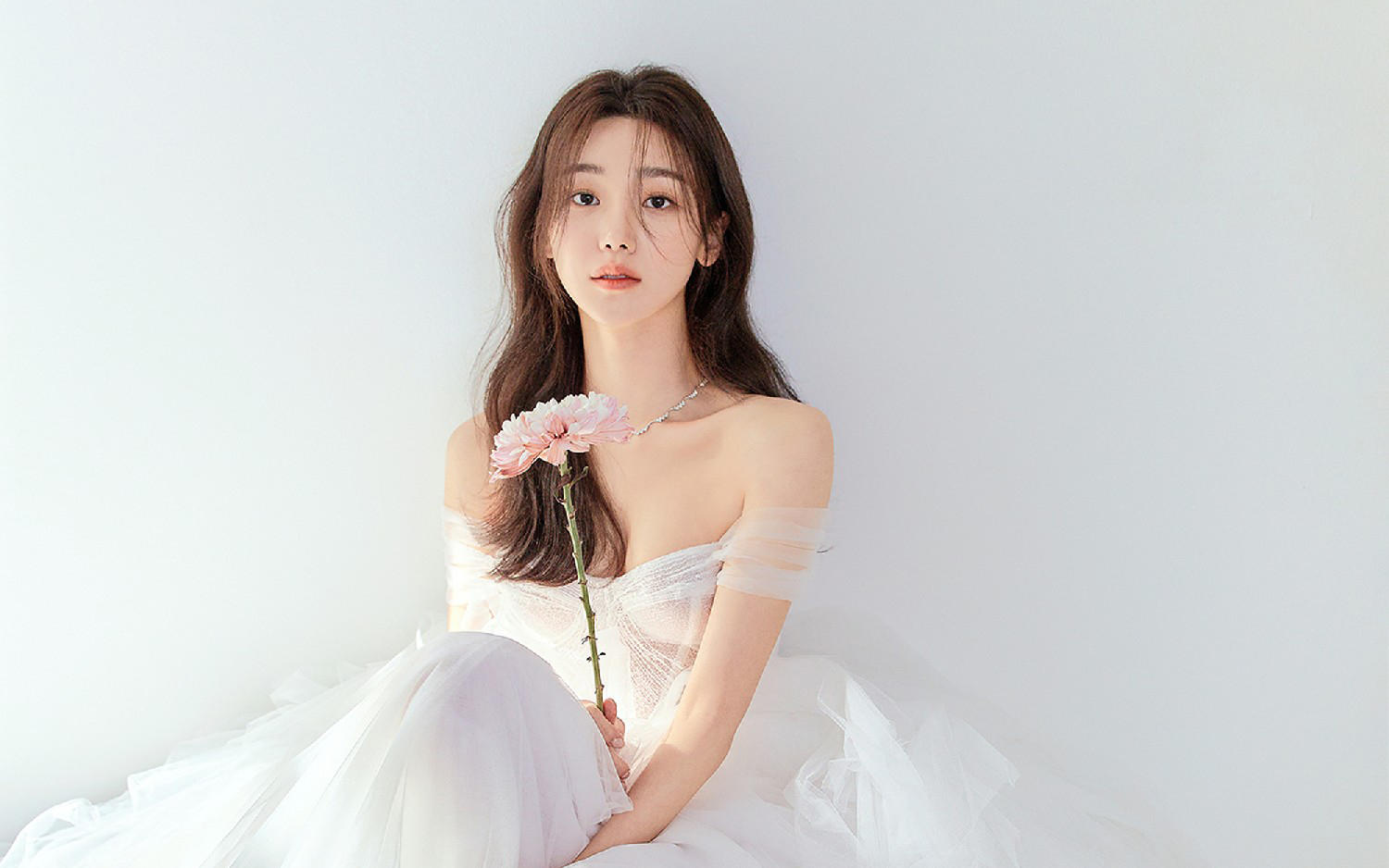 一见钟情的原因，就是我的眼里只有你。