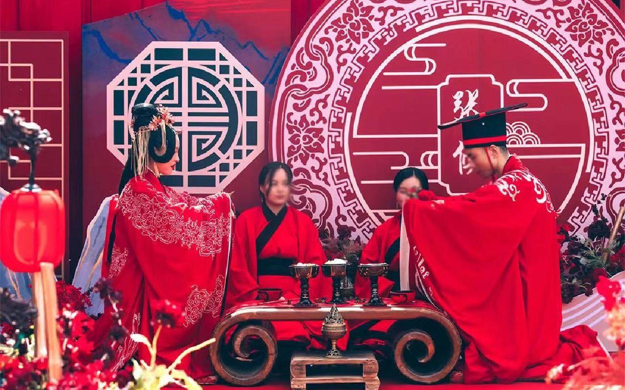中式红黑婚礼汉制传统仪式结婚大气吊顶小院婚礼