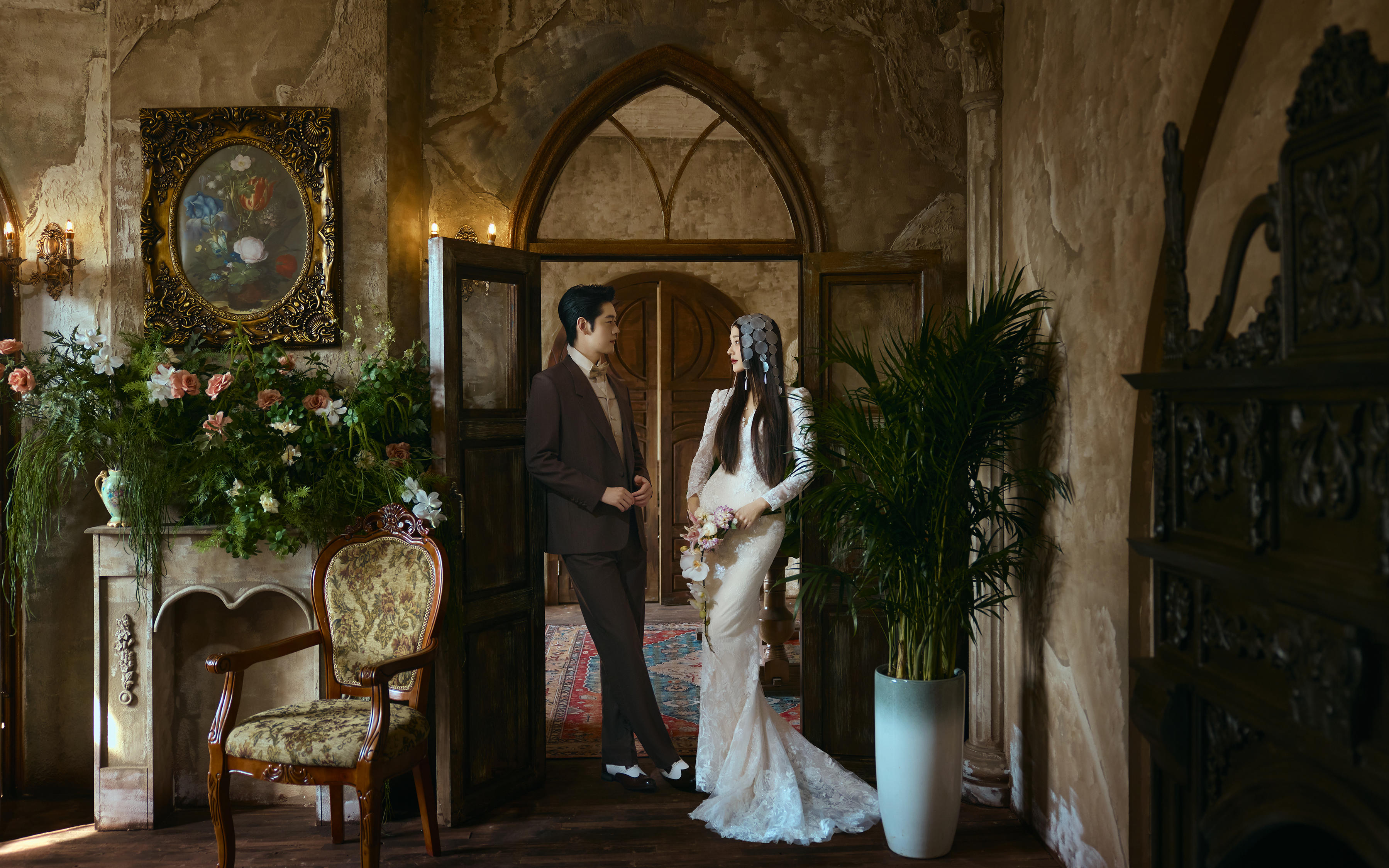 斑驳墙影下，我们的爱如古堡般恒久