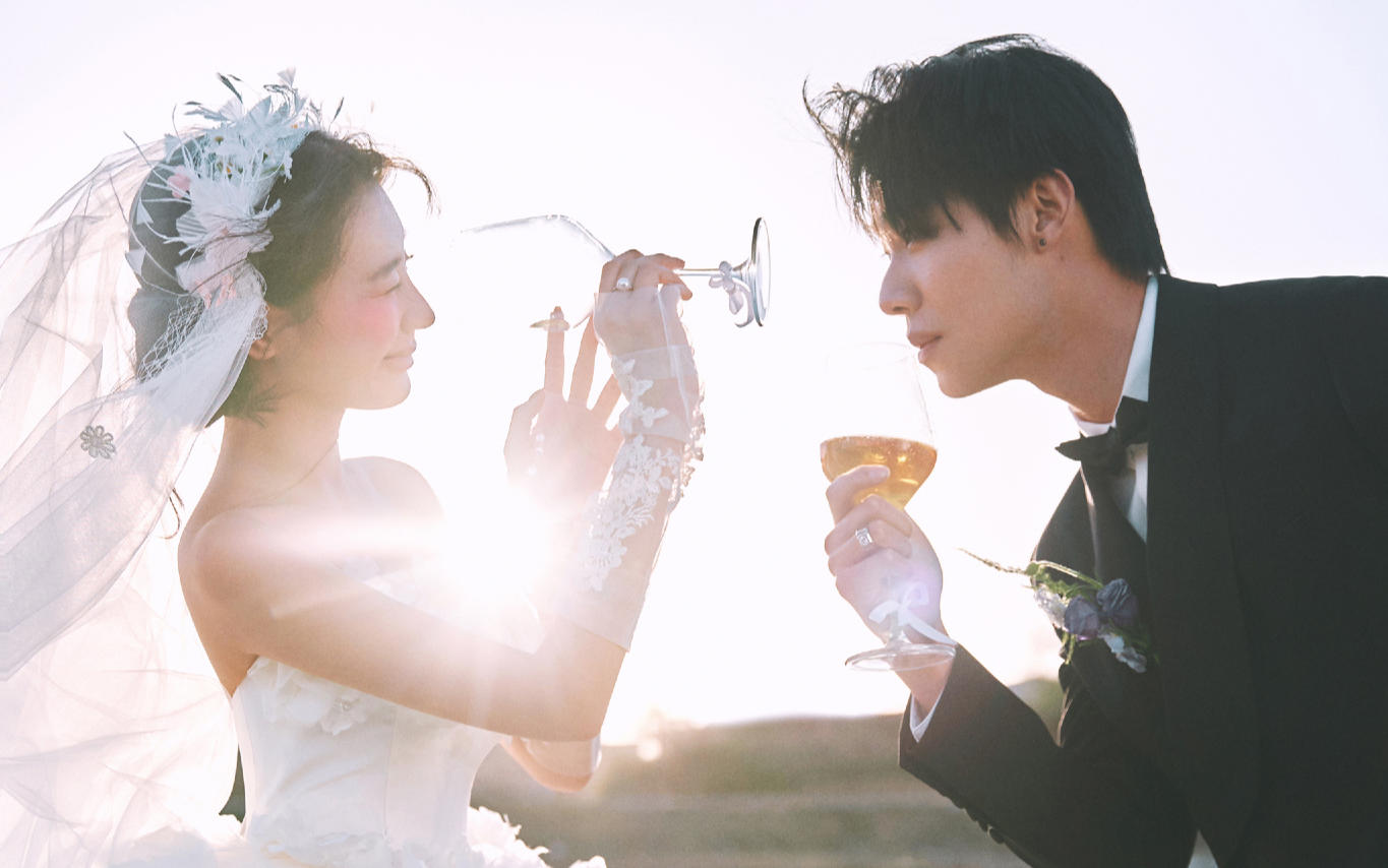 年轻人超爱草坪目的地婚礼婚纱照美翻了