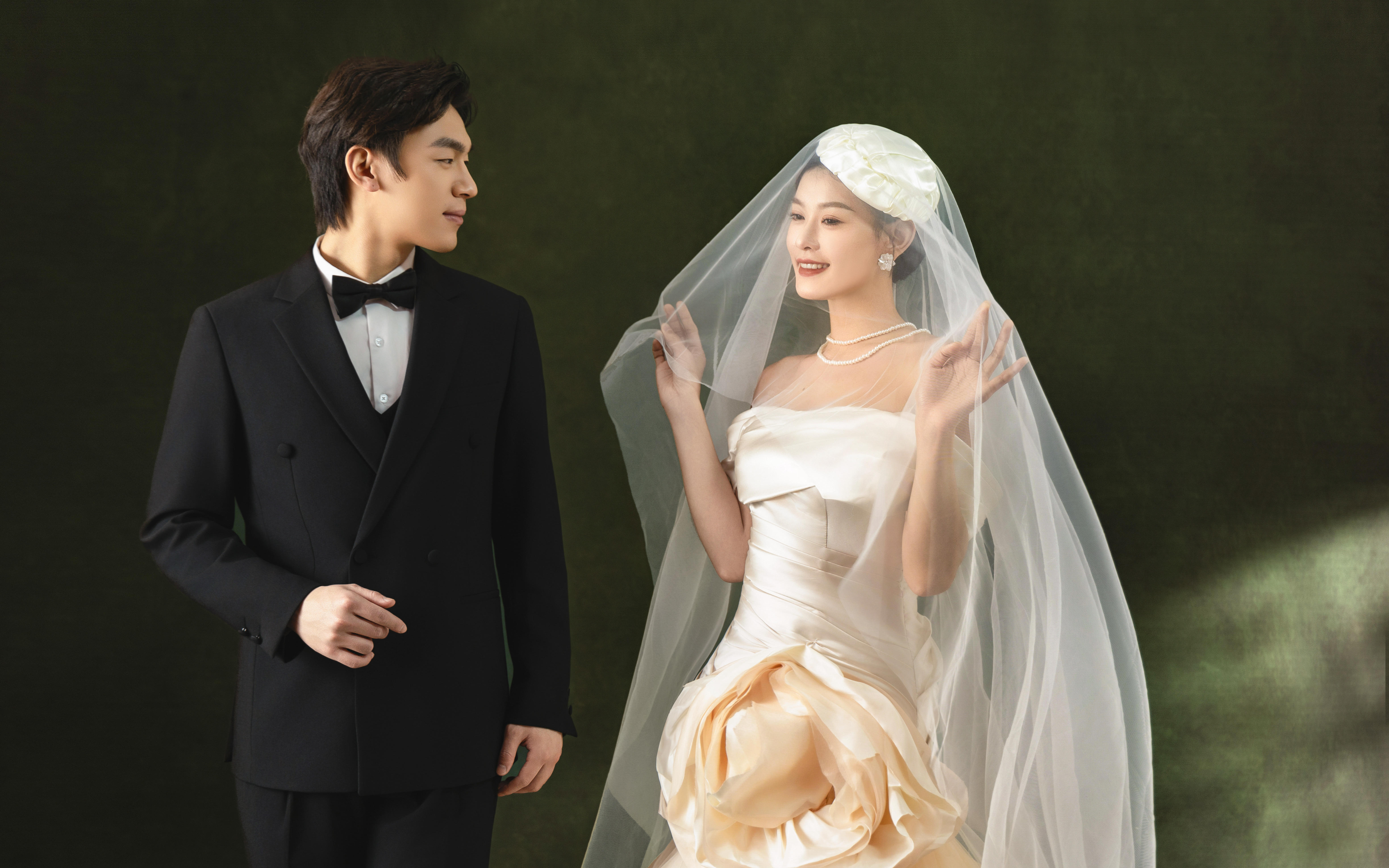 美到挪不开眼‼️被这套小众高级感婚照硬控