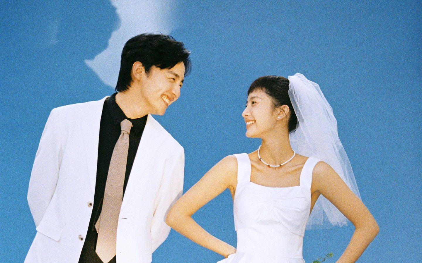 室内复古胶片光影婚纱照🎞️定格甜蜜暴击