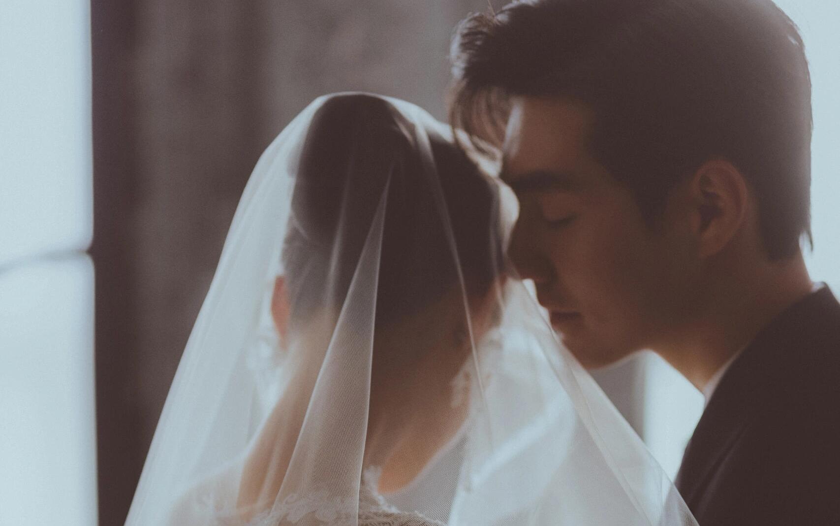 室内高级感婚纱照！拍到了理想的梦中情纱