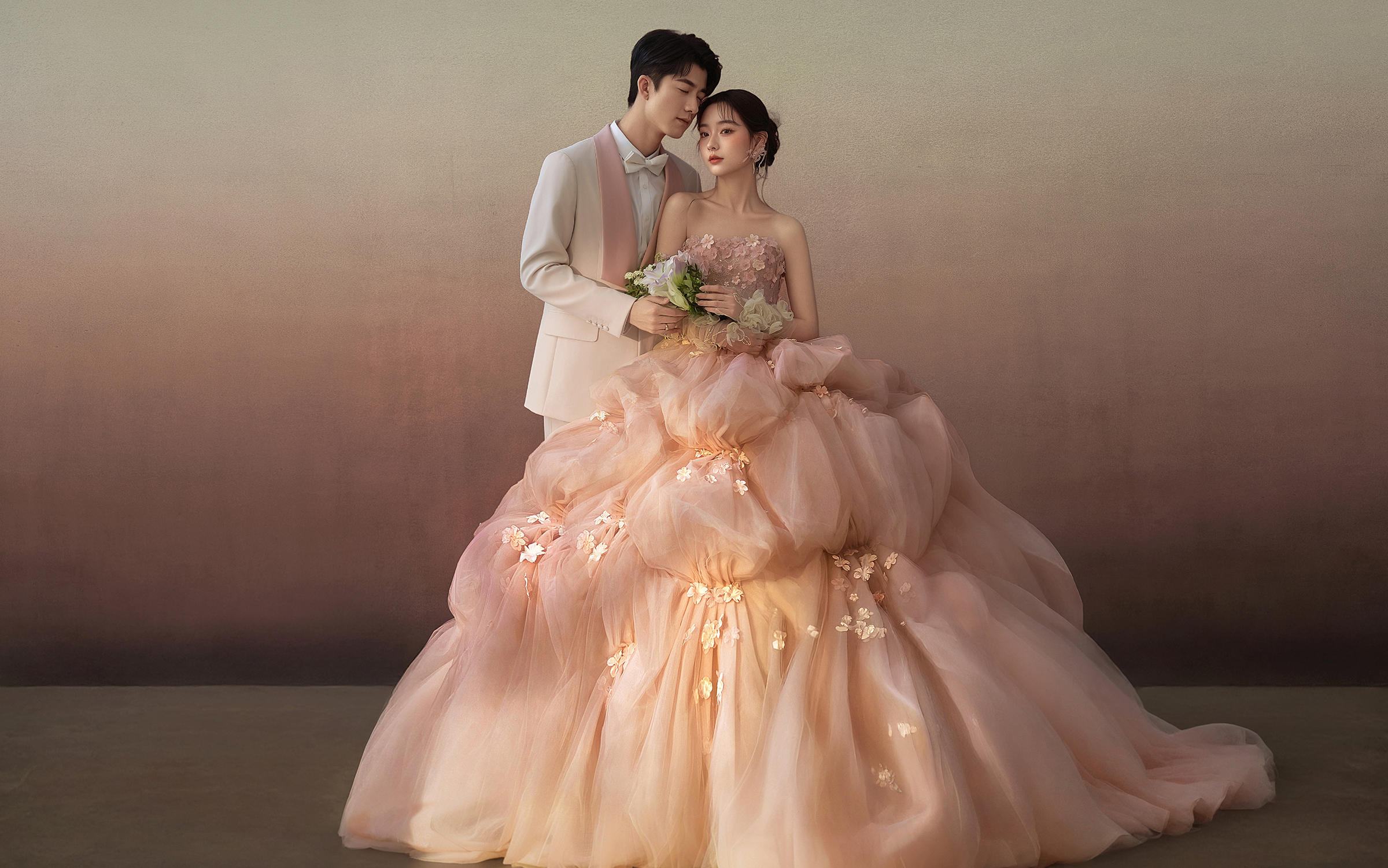 人气选择｜粉雾花海染纱裙，连光影都成了花神的信徒