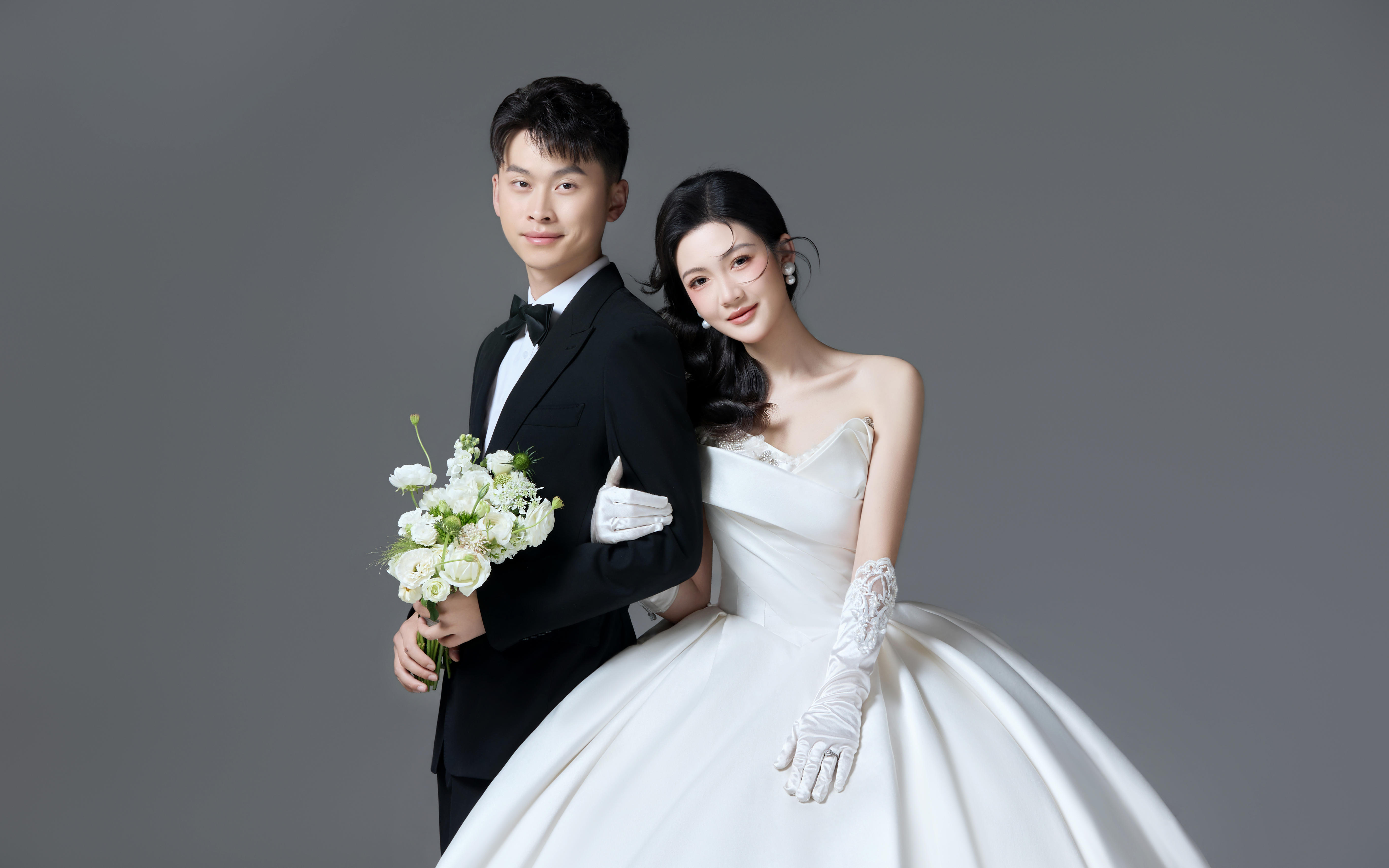 含蓄干净的高级美🕊️室内极简风婚纱照～