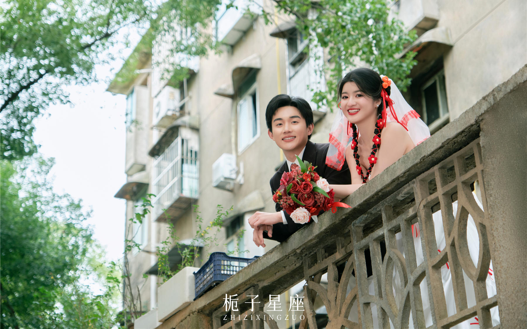 ?? 老居民樓驚喜！喜嫁風(fēng)婚紗照拍出青春電影感?