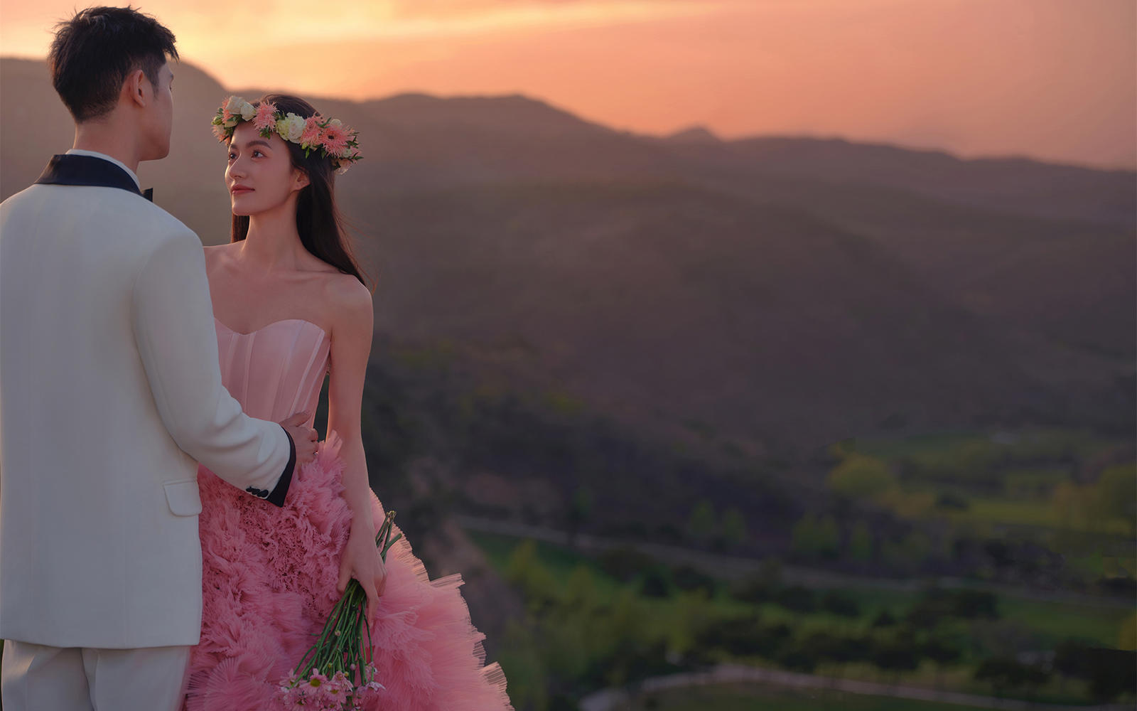 粉纱漫染🌄 黄昏婚照美成童话诗✨
