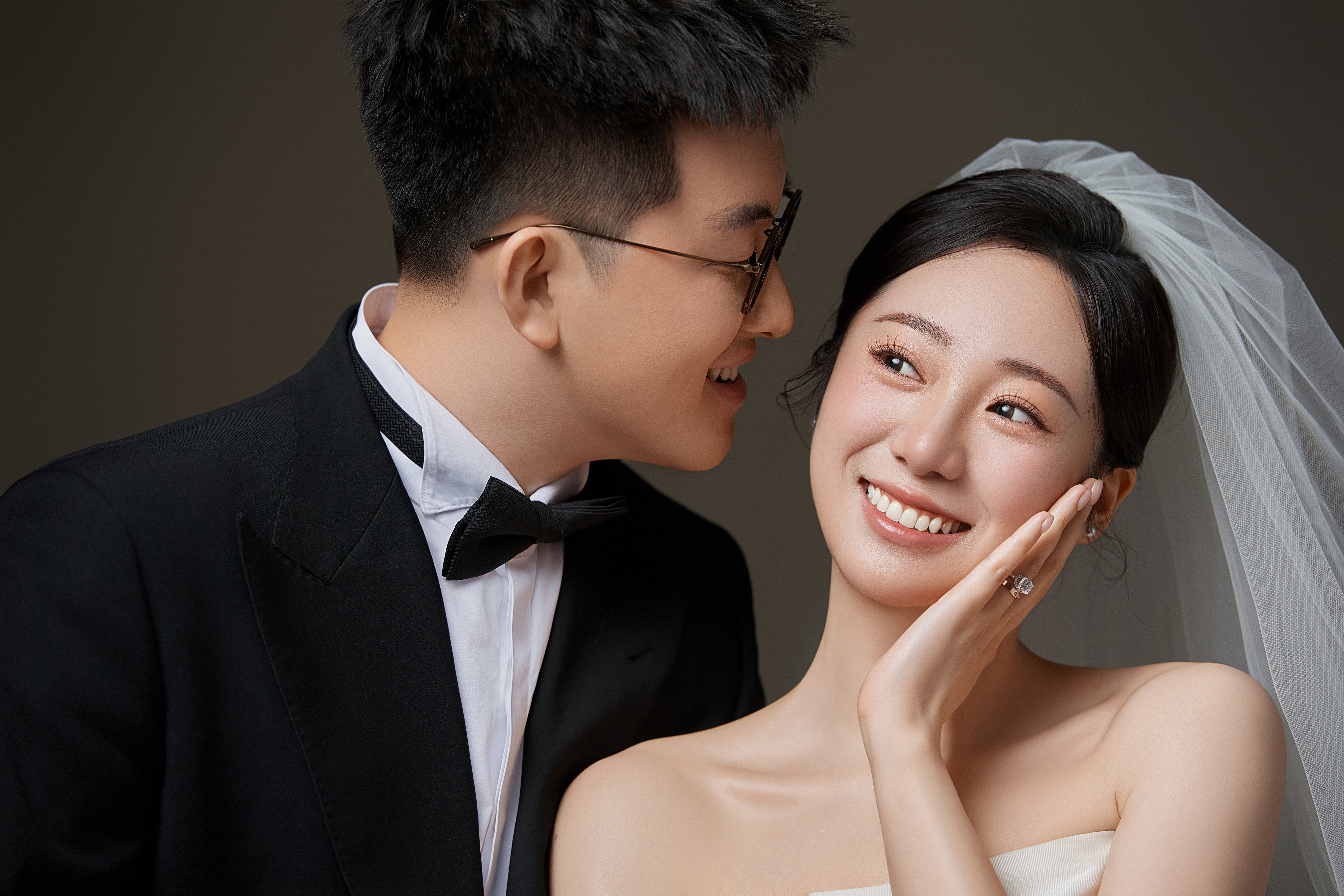 人气婚纱照直降 2500｜奢华婚纱任选·无二销