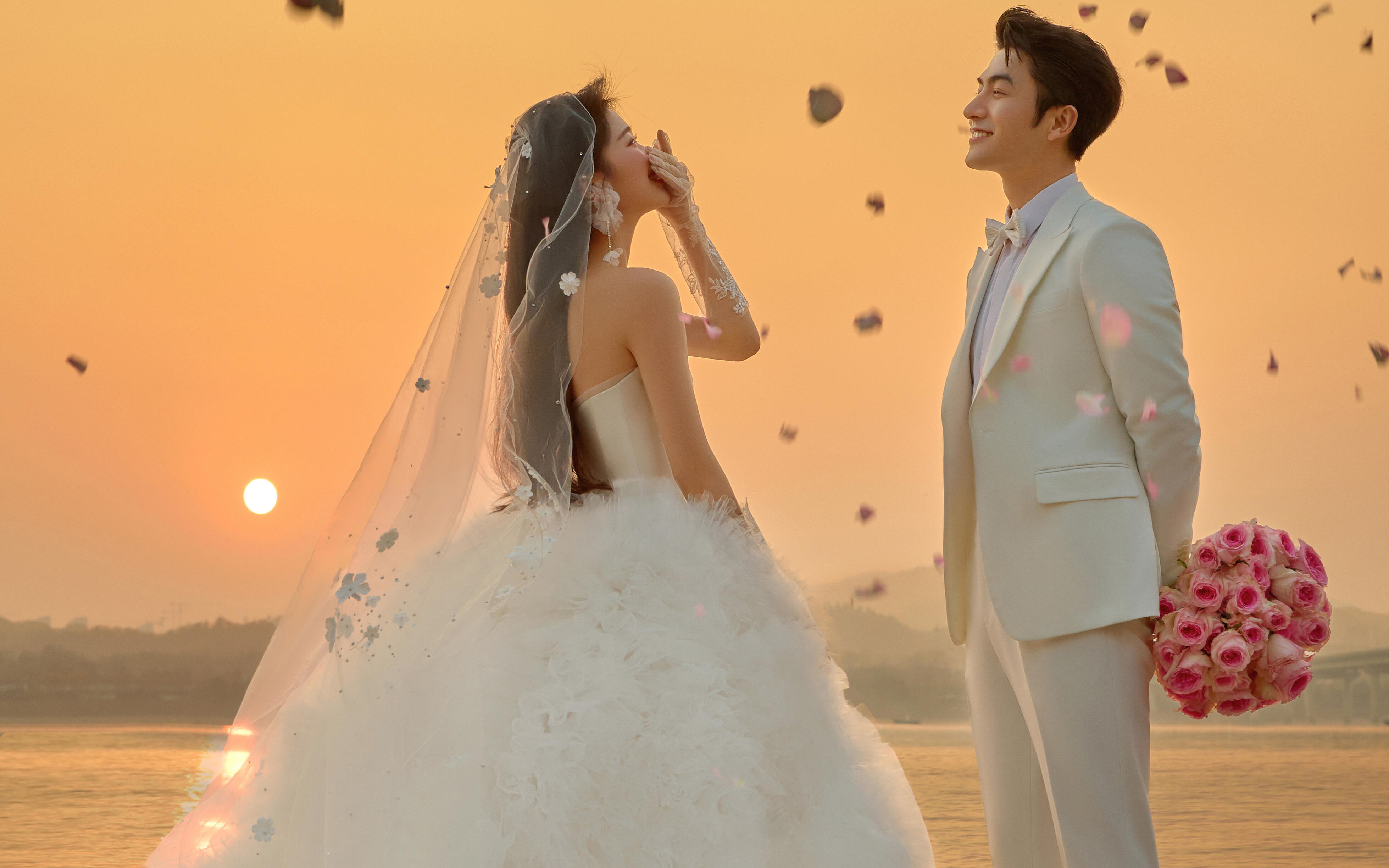 爱如晚霞 愈渐愈浓”夕阳江景婚纱照 