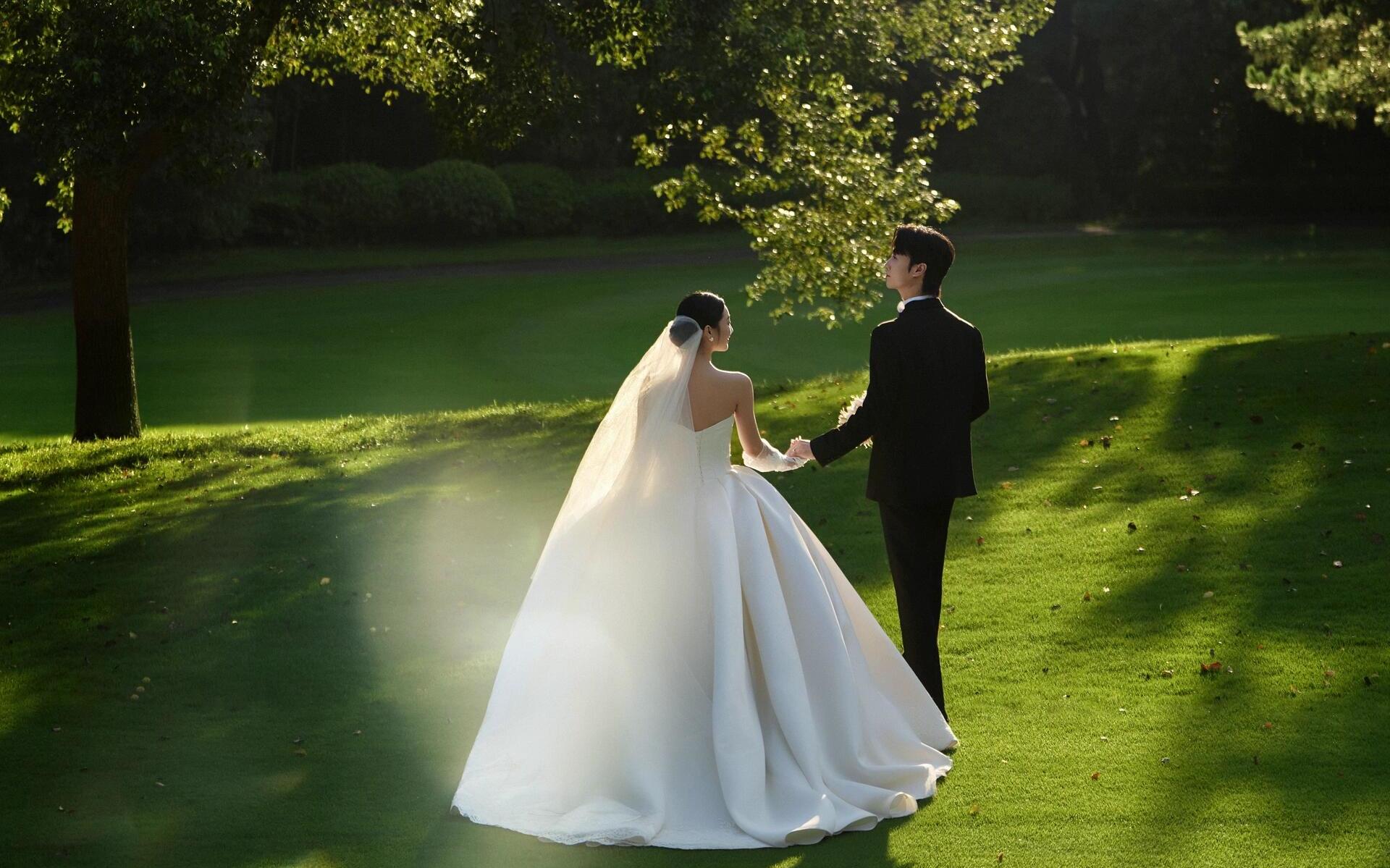 【溫柔又治愈的森系草坪婚紗照】