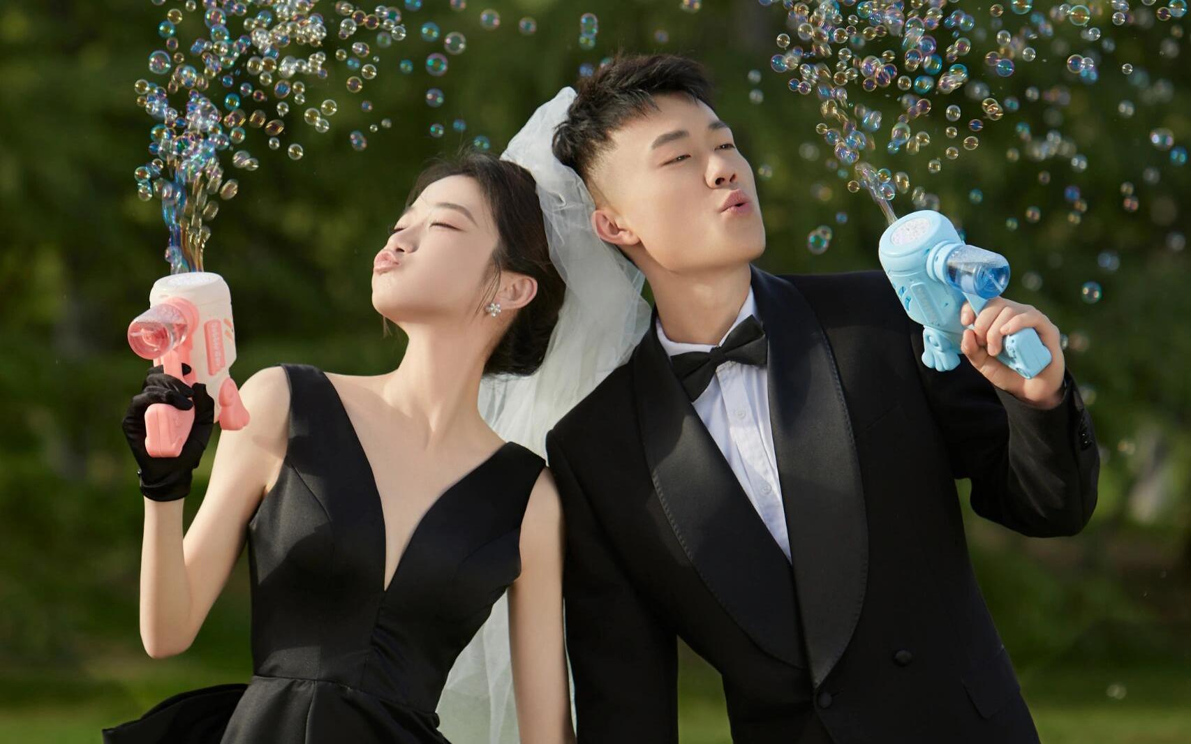 👇 **【为什么选黑色婚纱？】**