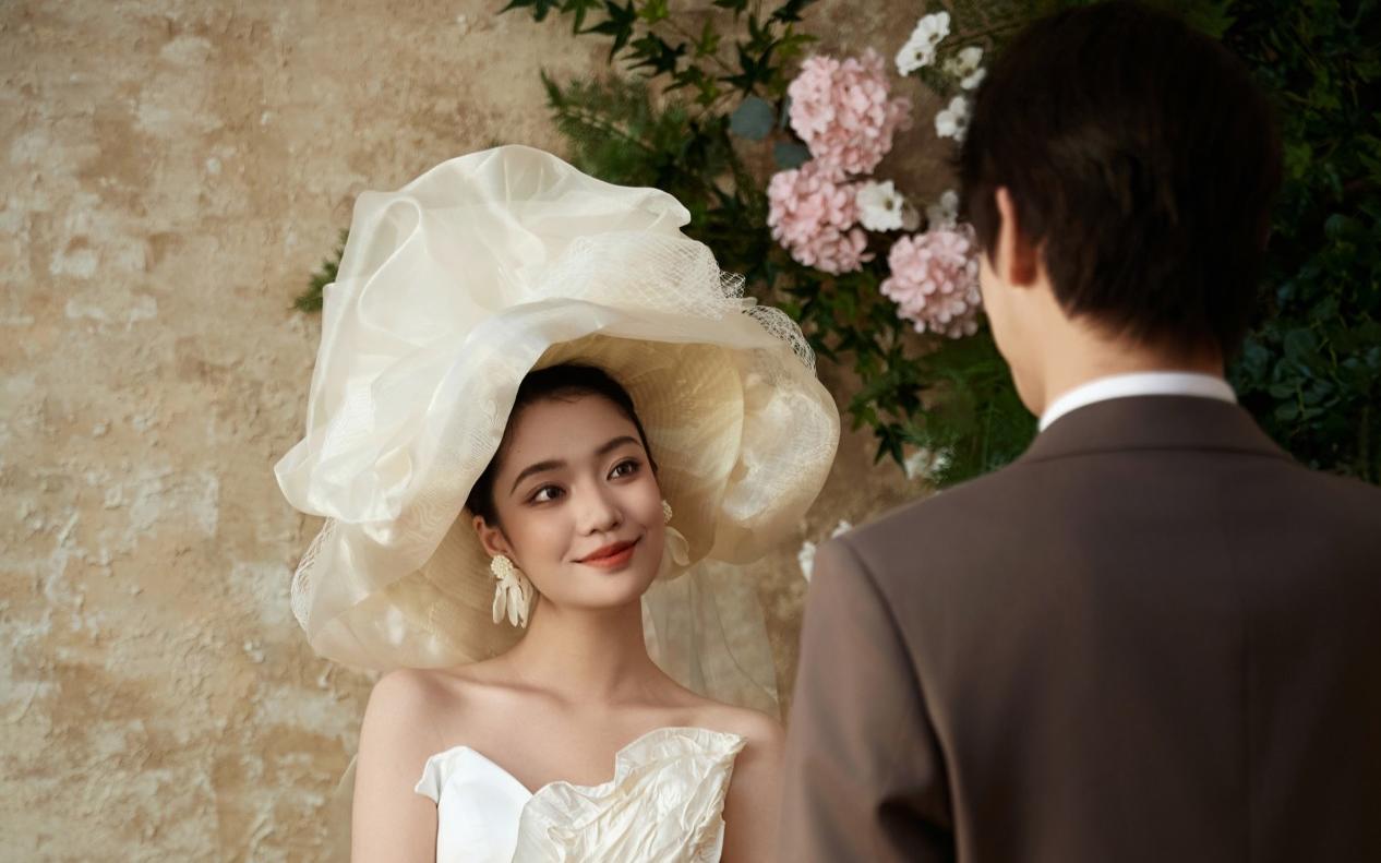 复古画报里走出来的优雅女星🎀法式婚纱照张张封神