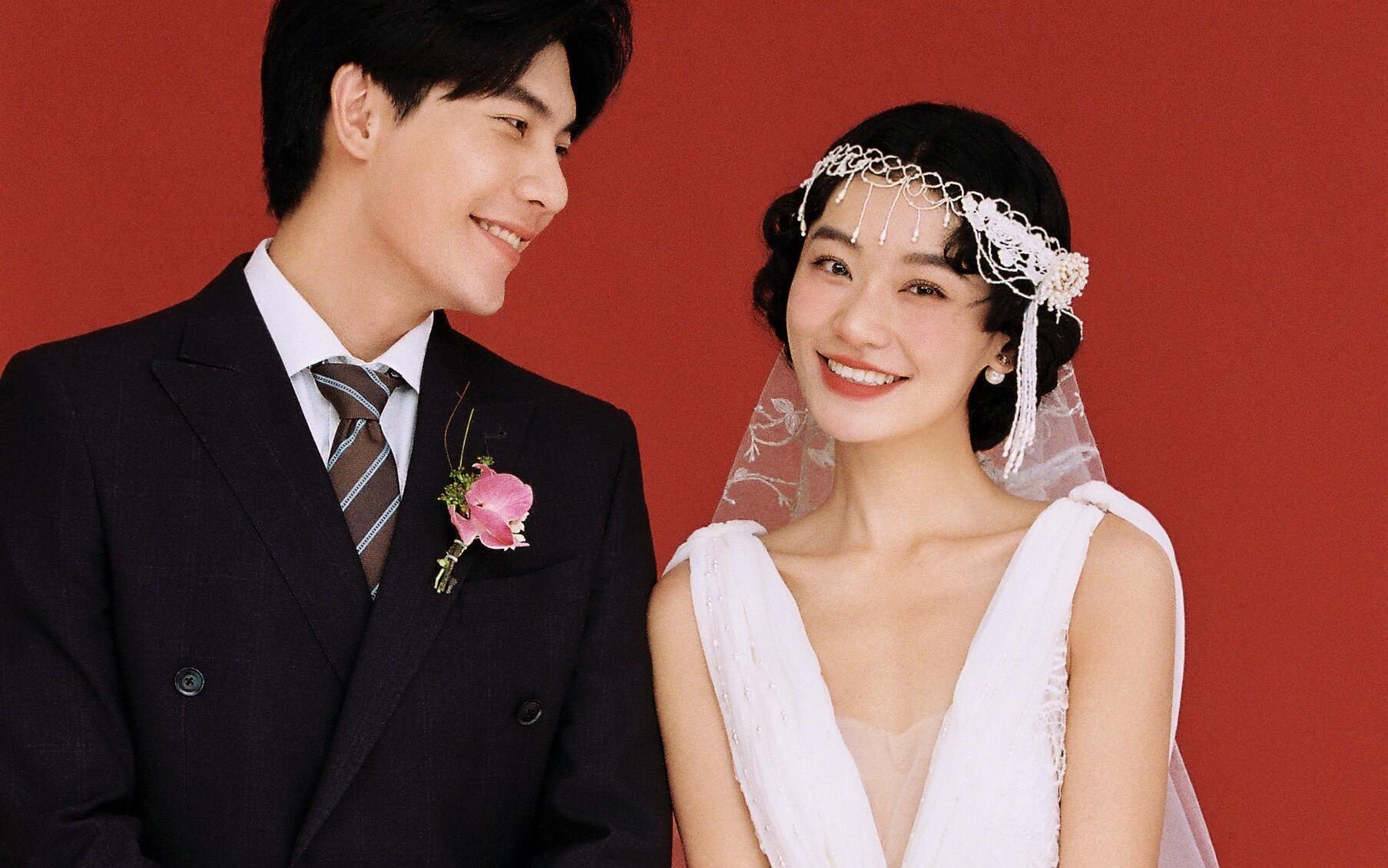 我能爱一万次的法式轻复古红底婚纱照 