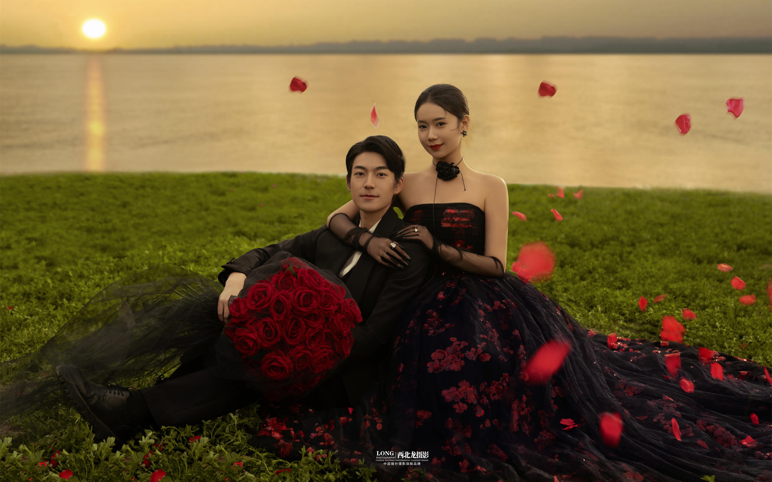 公主请拍❗️夕阳湖边＋玫瑰黑纱婚纱照鲨疯啦