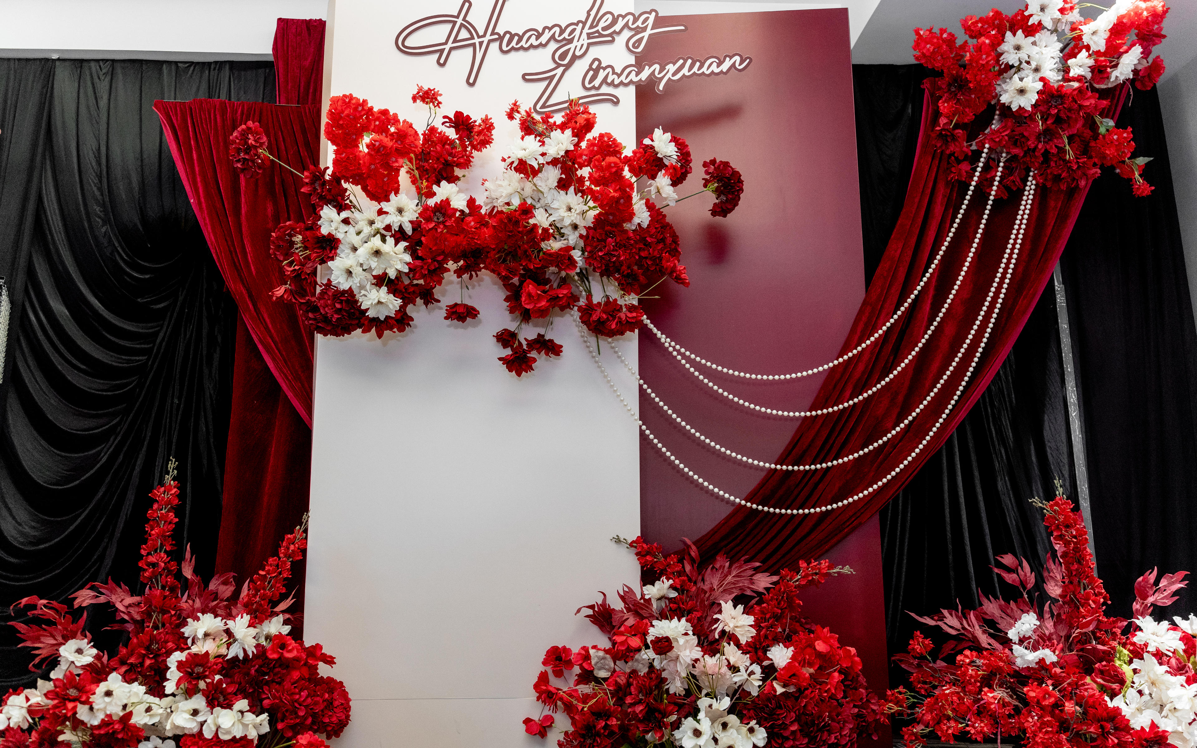 低調(diào)紅調(diào)