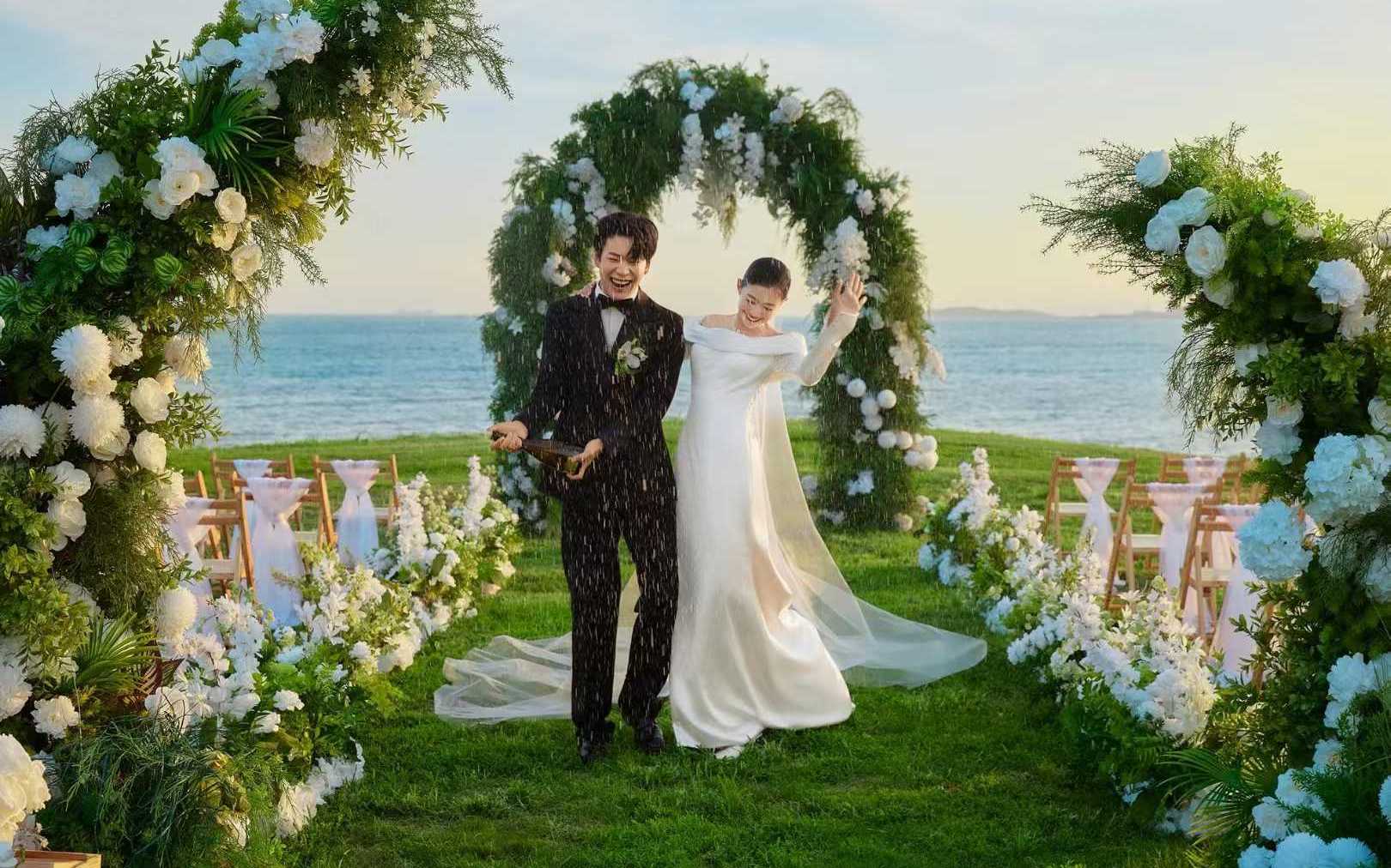 户外森系花艺婚礼｜清新氛围感浪漫婚纱大片