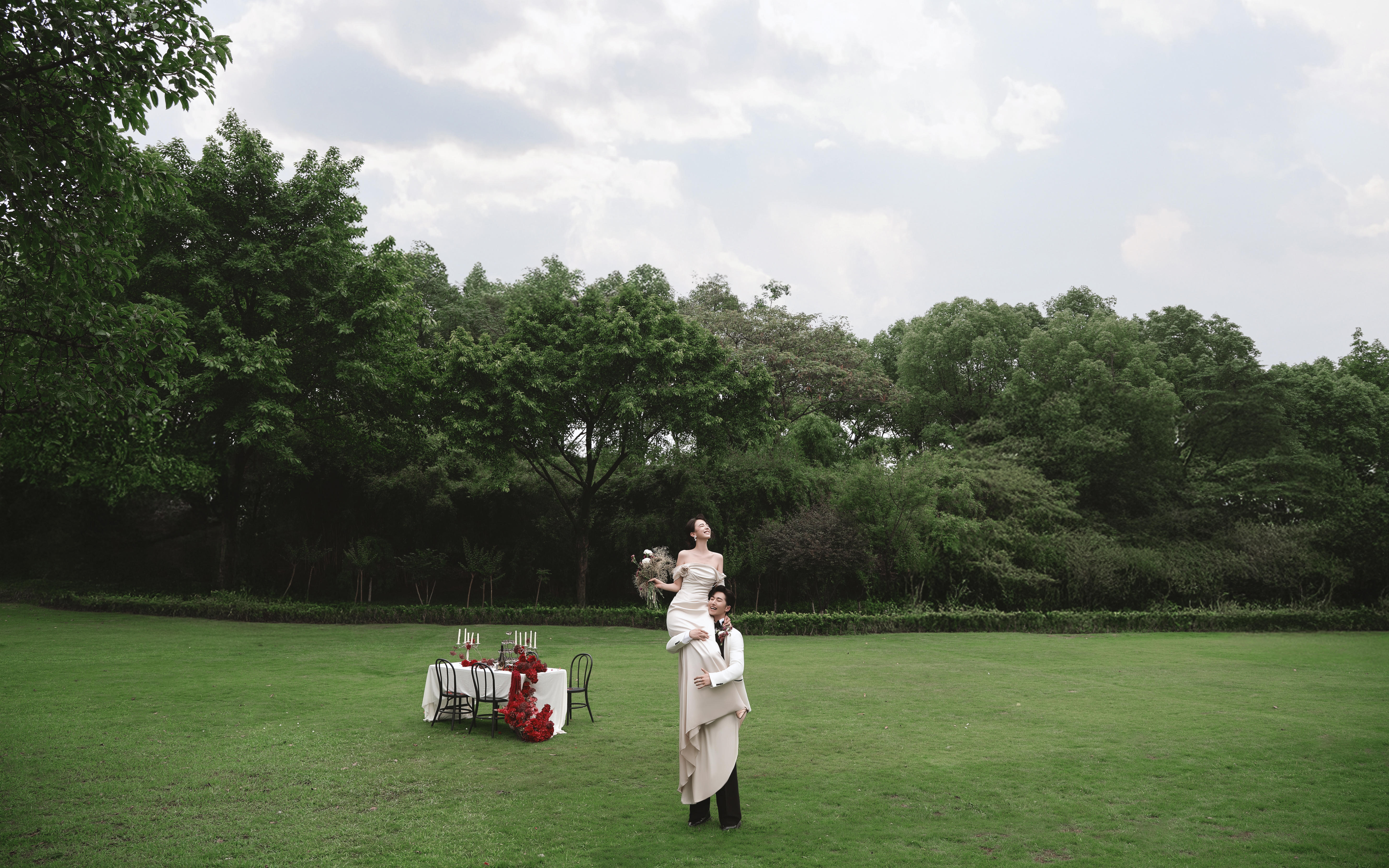 春夏必拍的草坪婚纱照🍃