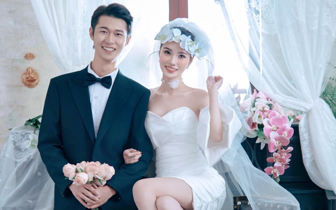 在逃花仙子🌼把整个春天穿身上的韩式花房婚纱照