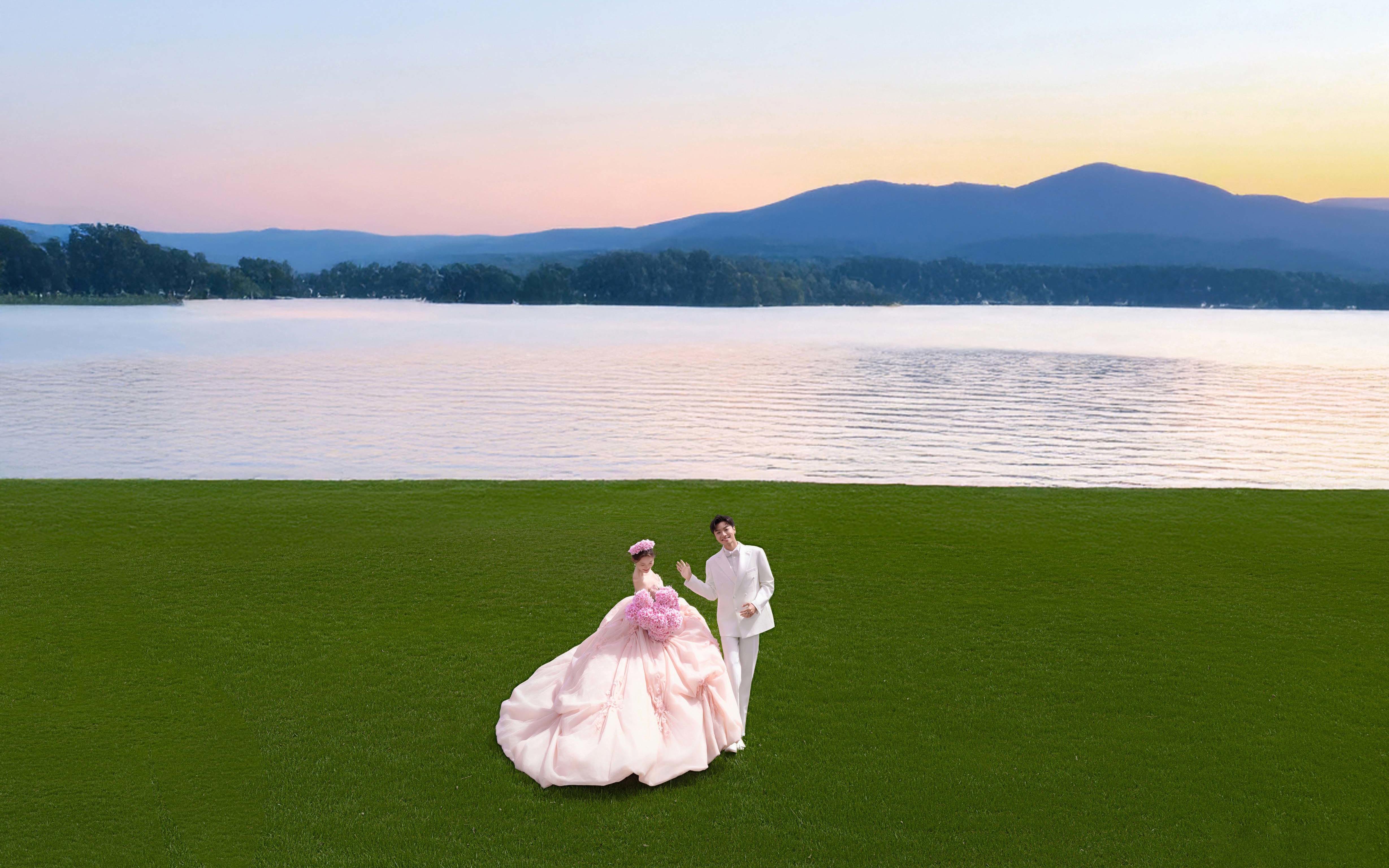 浪漫到极 致的花神夕阳婚纱照 氛围感绝了