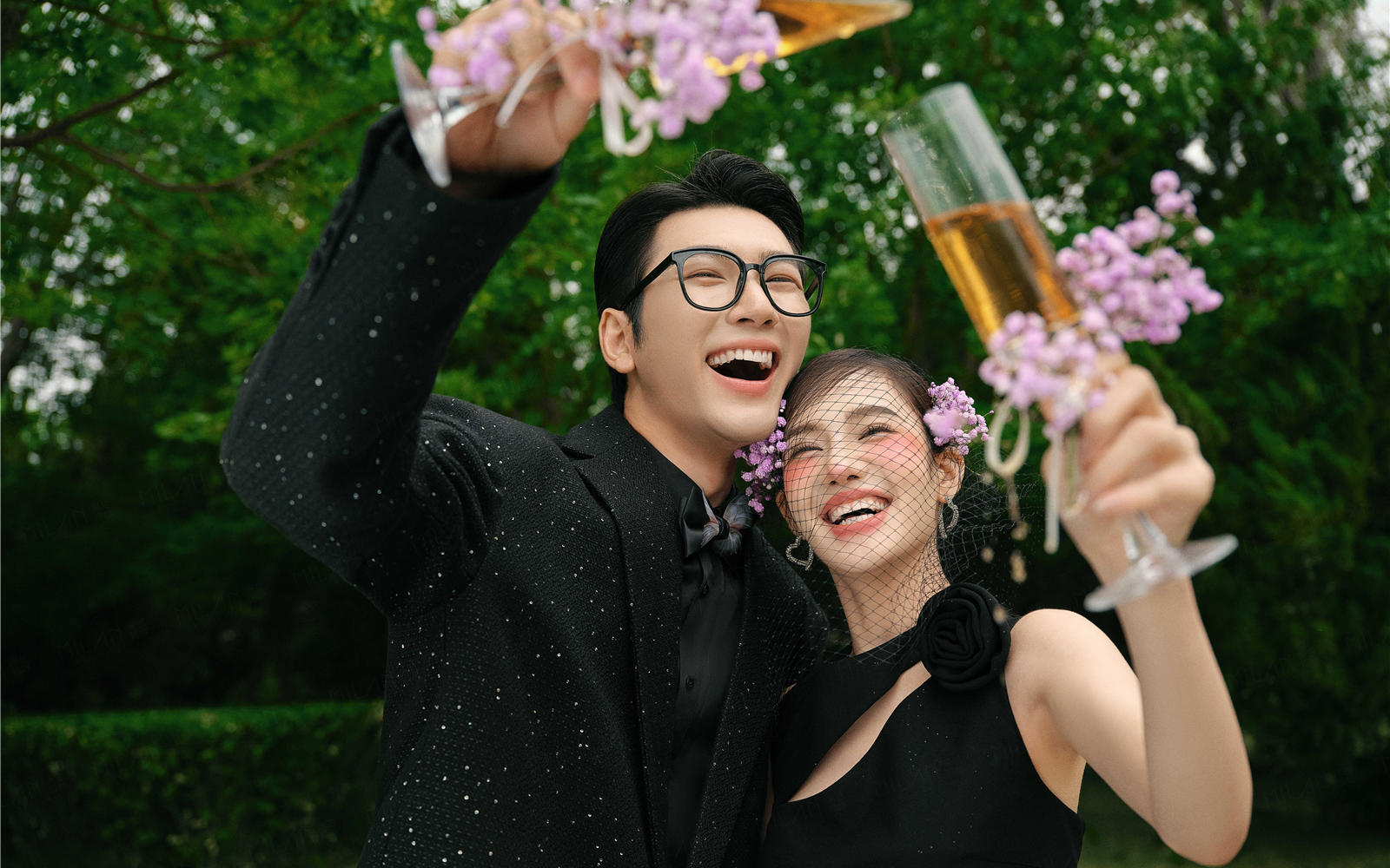 放弃千篇一律的白纱后，我拥有了爱的黑纱森系婚纱