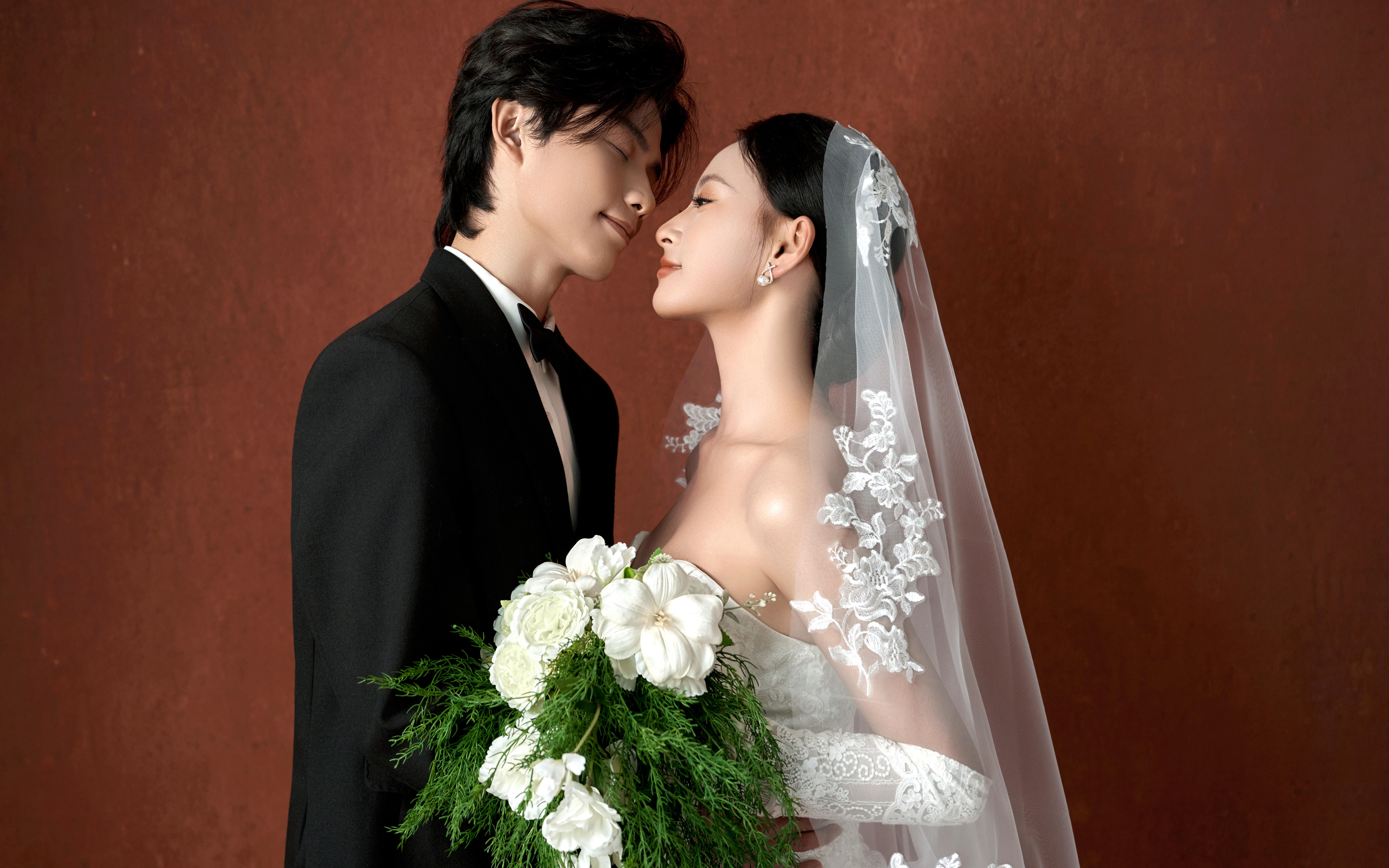 暗紅色光影婚紗照!是你想要的古典高級(jí)感嗎