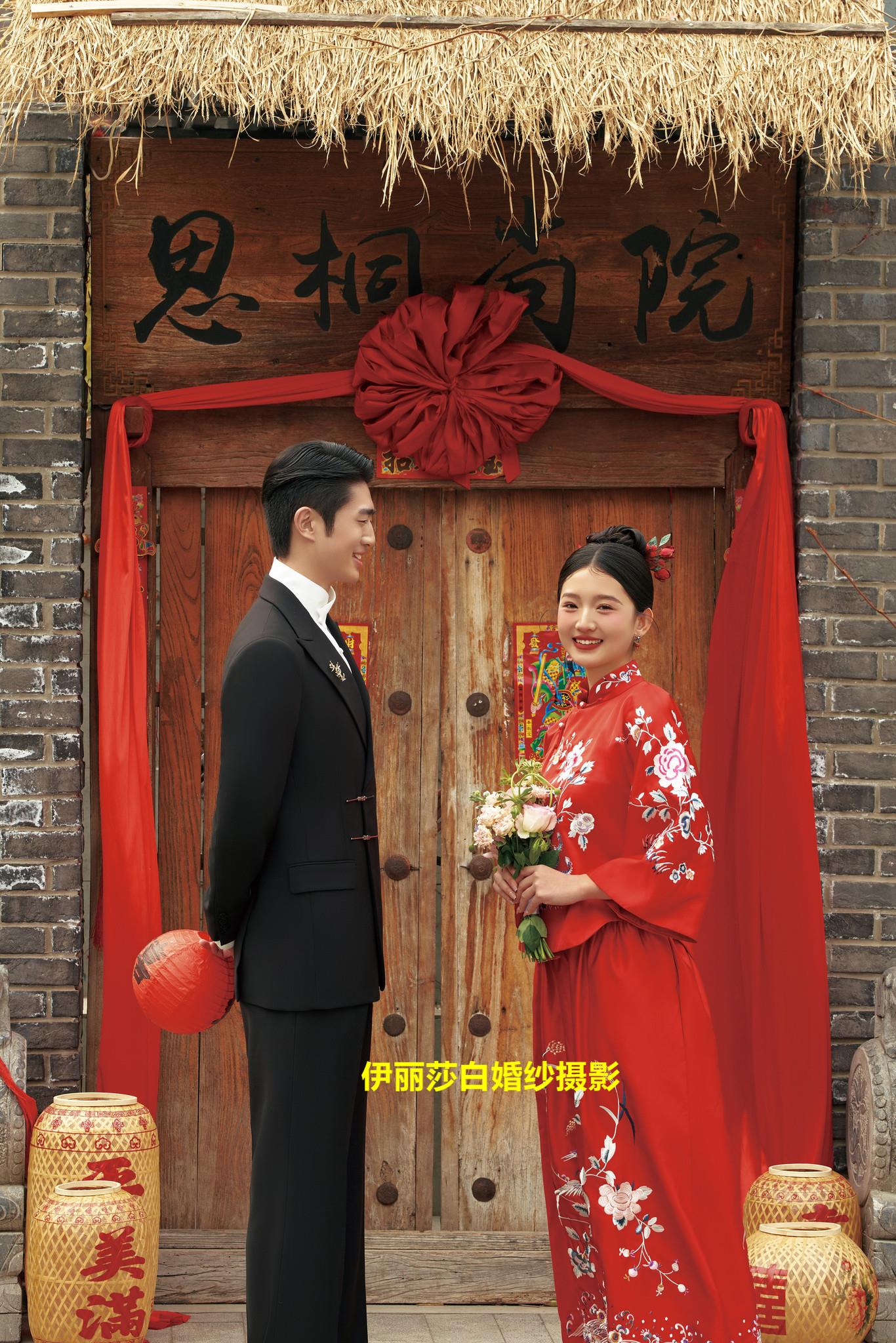 拍婚纱照3888套餐有跟妆+秀和+礼服 4699