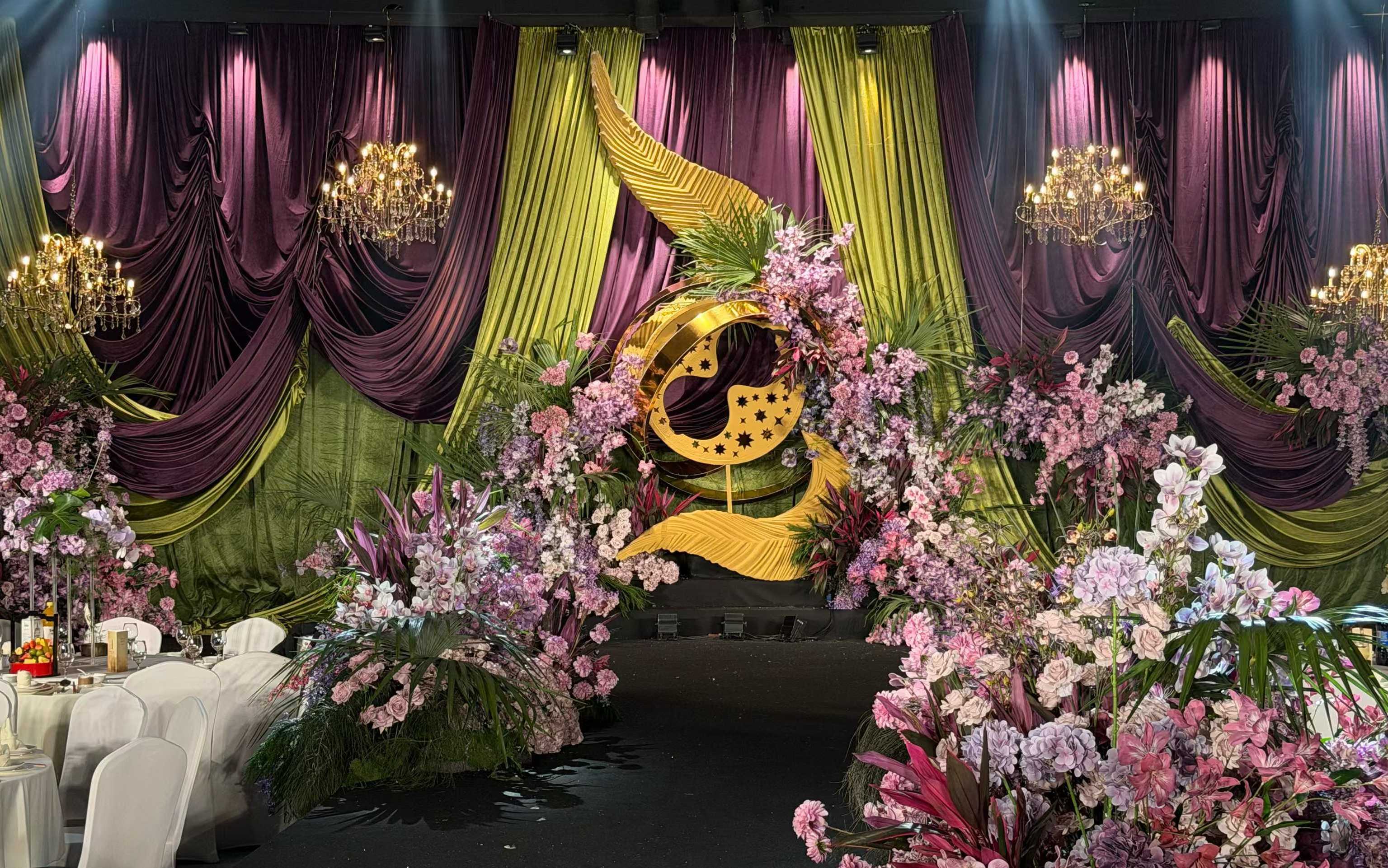 咒語生效時，攜手走進霍格沃茨的禁林