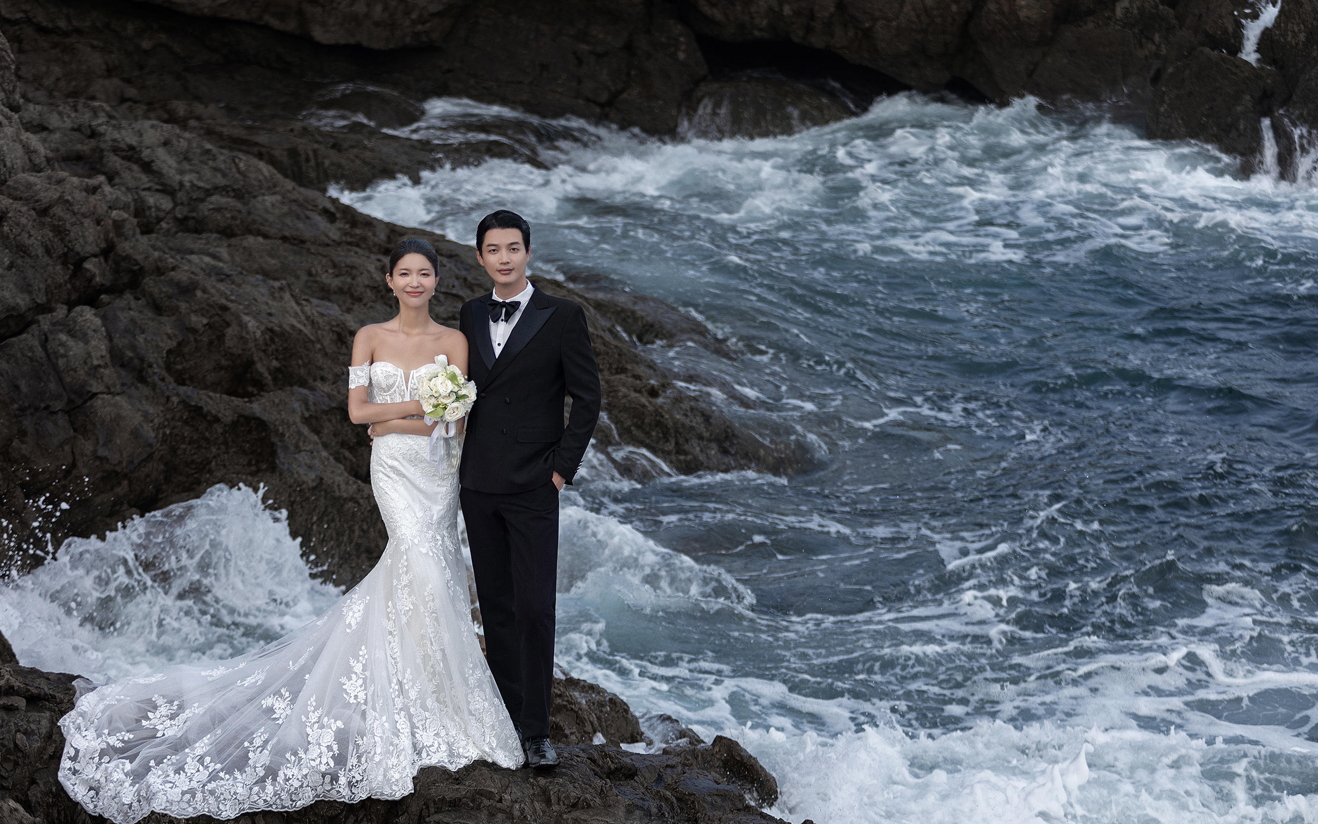 紀(jì)實(shí)風(fēng)婚照｜蔚藍(lán)作背景，解鎖治愈系海景婚紗照