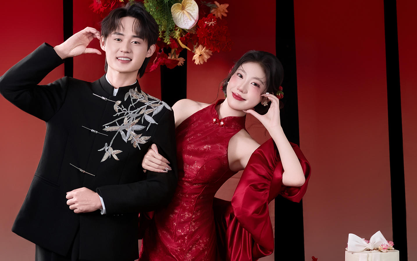 喜嫁風(fēng)紅色禮服預(yù)制訂婚照