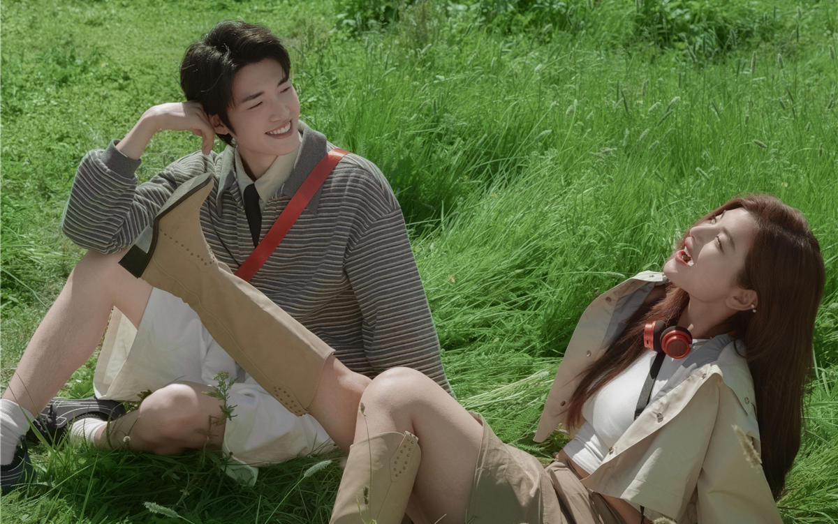 在山野间，拍一组电影感拉满的森系婚纱照