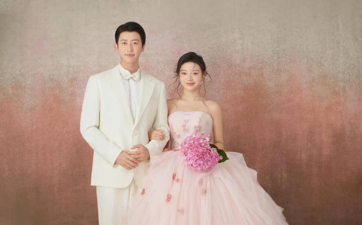 影子與花、紗相融，釀成甜蜜的畫面