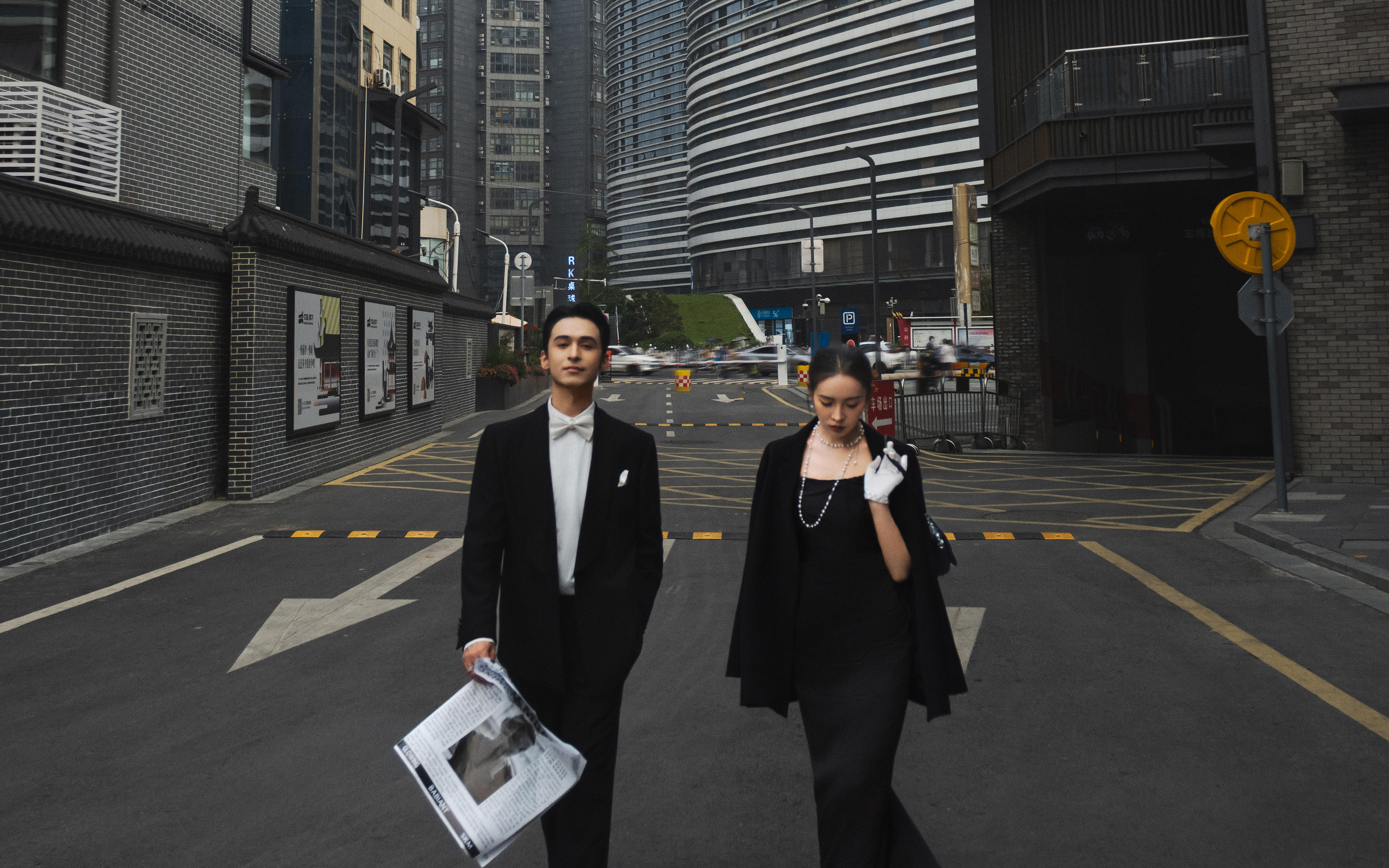 都市街頭??街拍里的酷感婚紗照大片張力拉滿