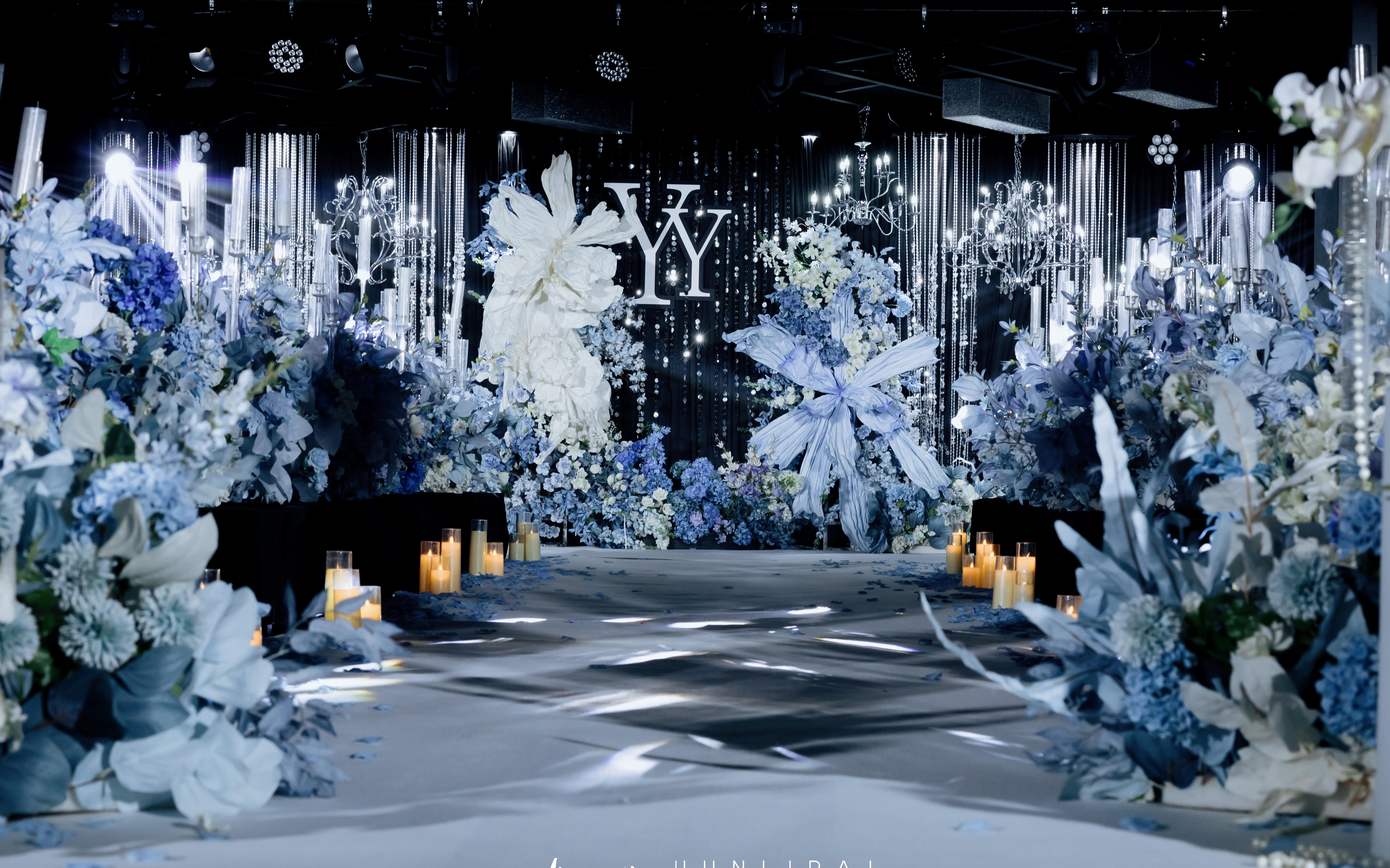 婚礼派·π清冷高级的蓝调美学与温柔的灯光相融