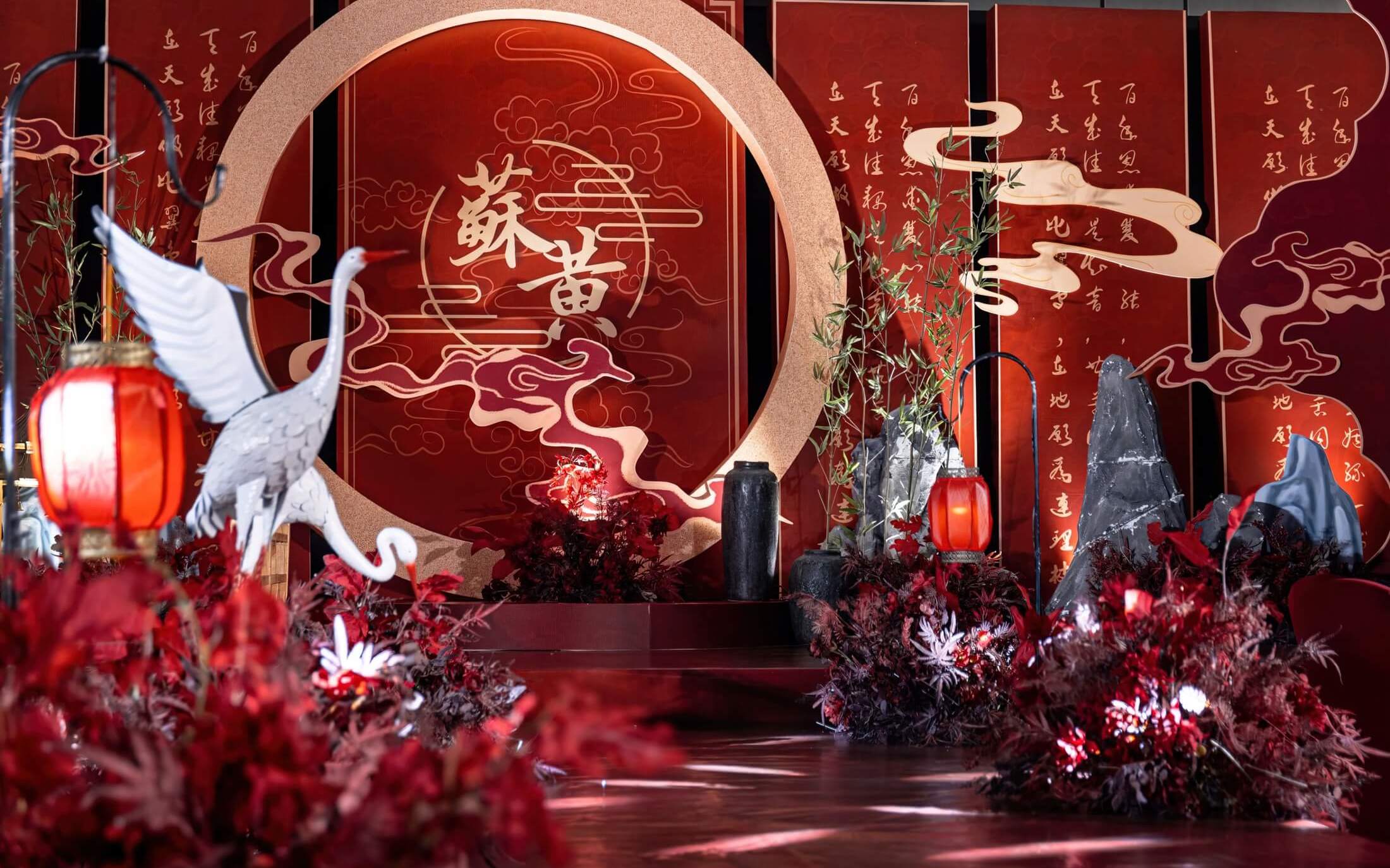 南洋風(fēng)婚禮：玫紅與黑色的優(yōu)雅融合