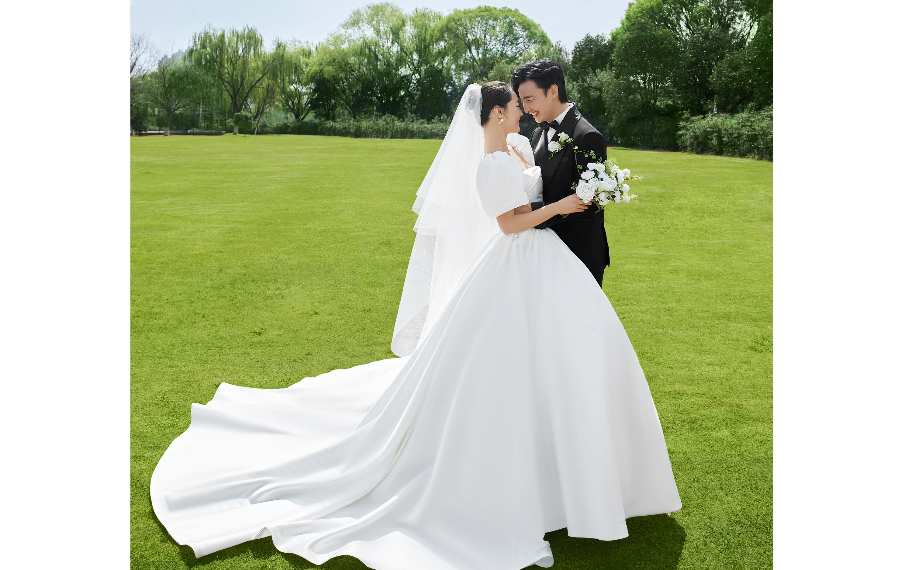 草坪+白纱简直就是浪漫暴击