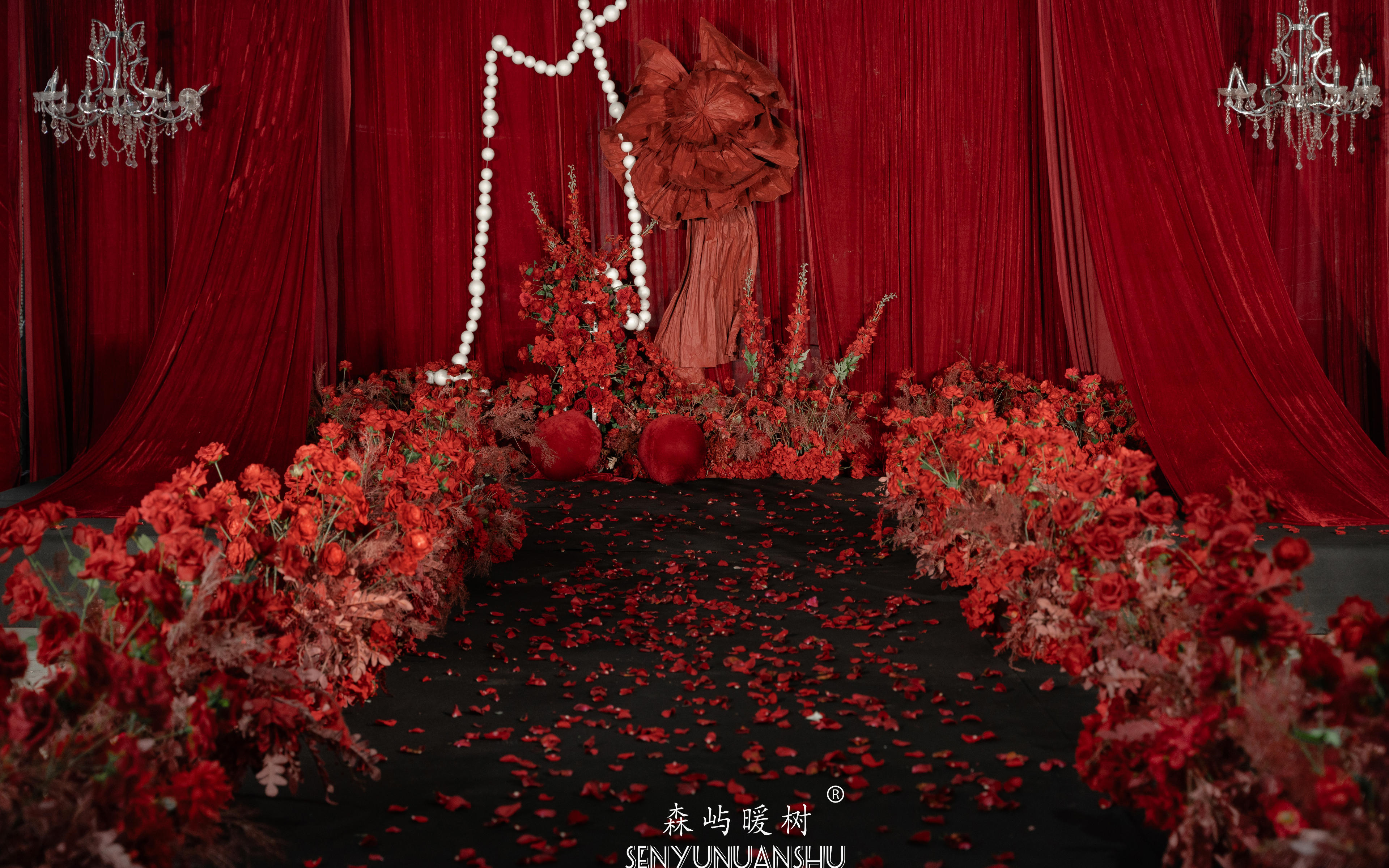 户外红色婚礼