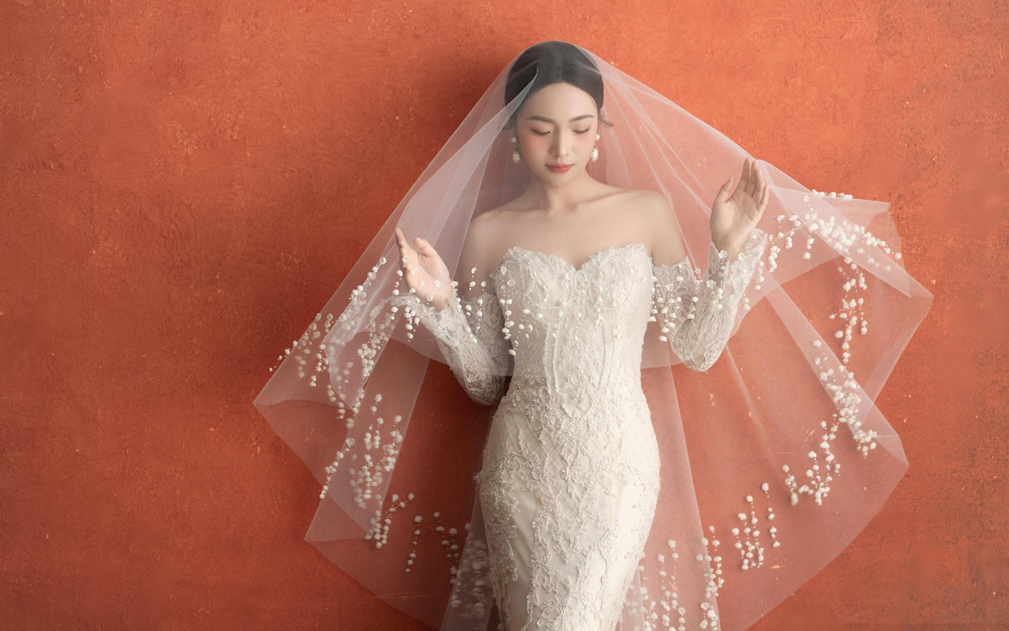 【雪彩客片】真的巨好看??復(fù)古光影紅底婚紗照