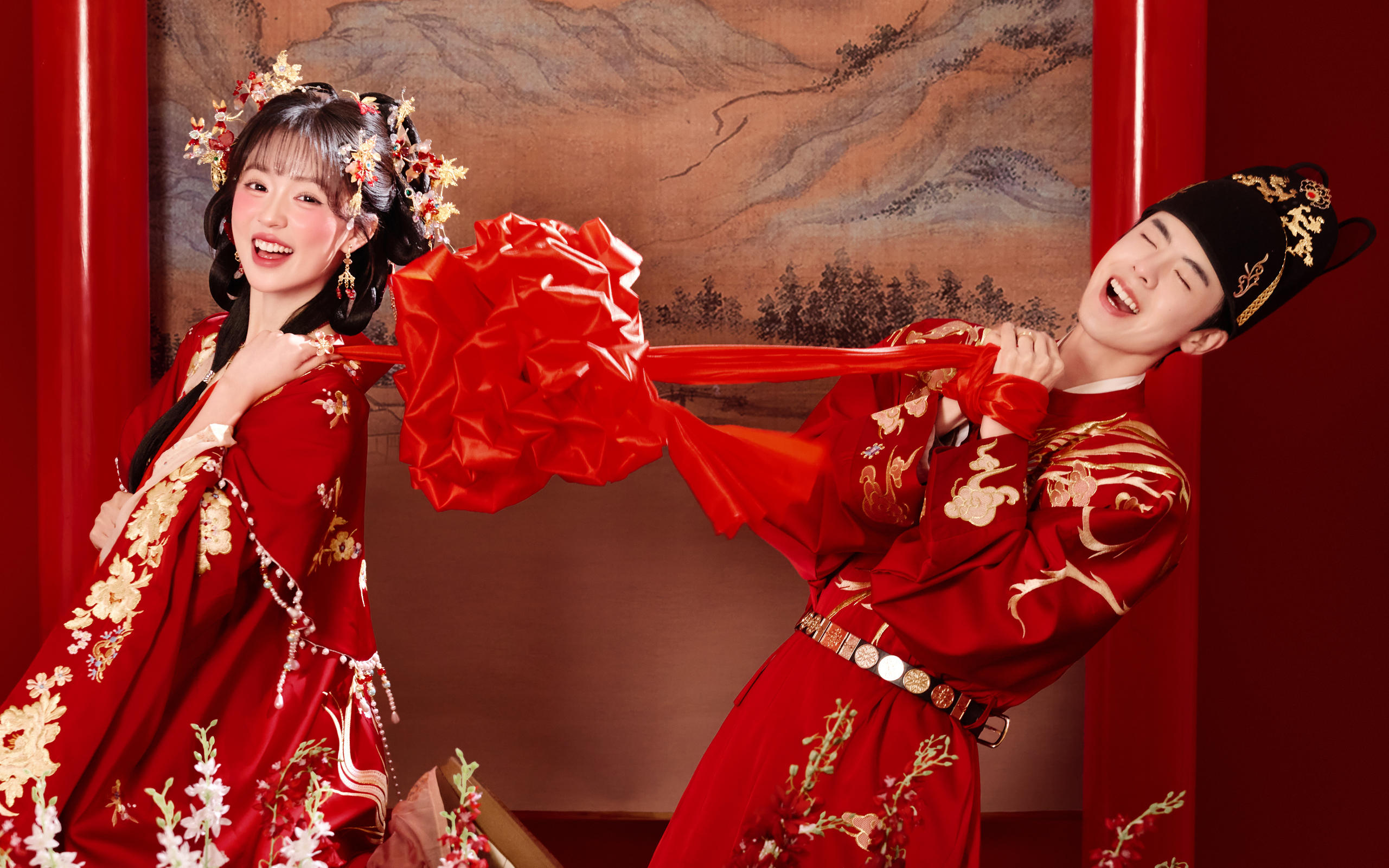 太爱小财神汉服婚纱照啦❗️俏皮甜蜜又喜庆🥰