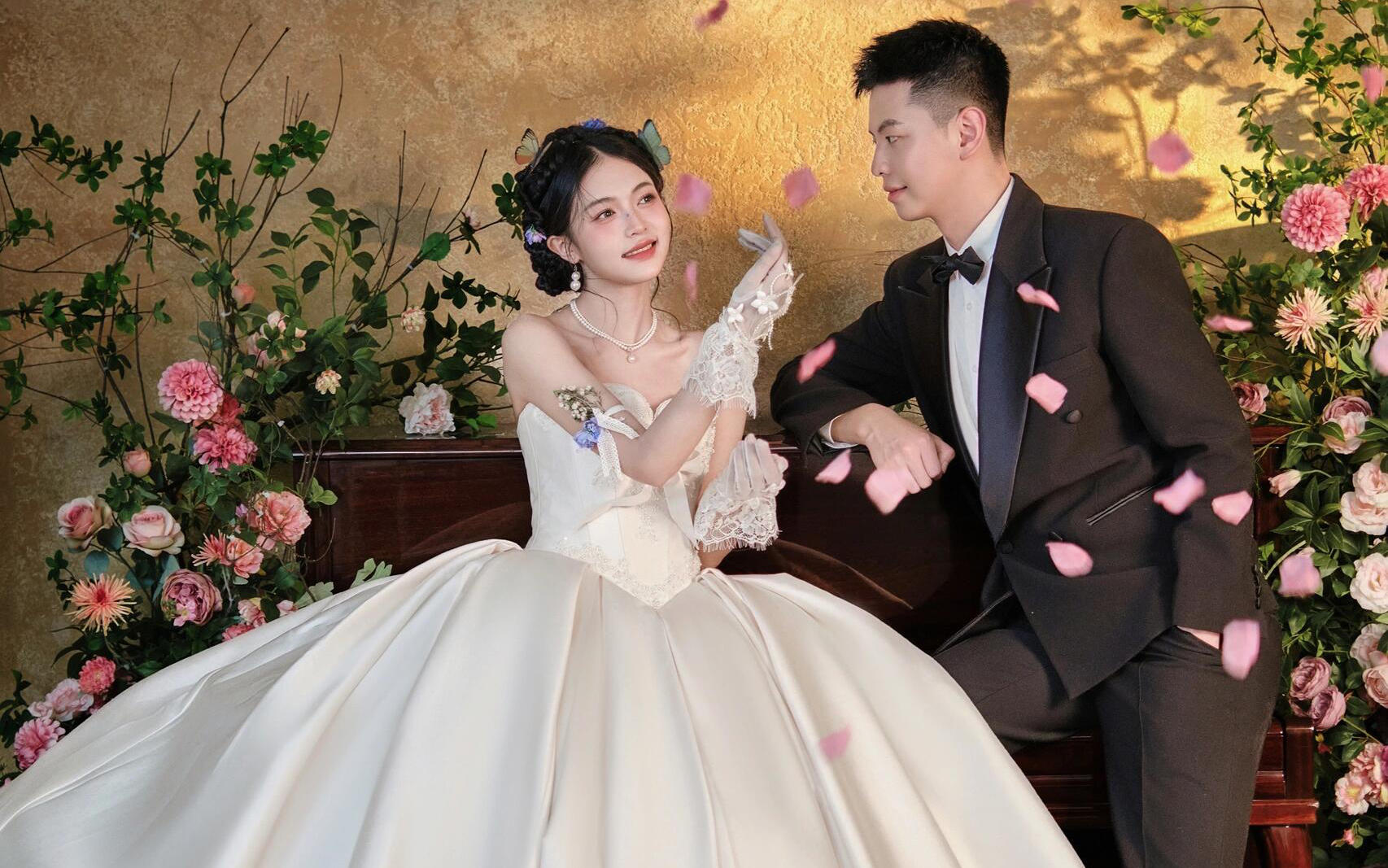 蝴蝶花房少女