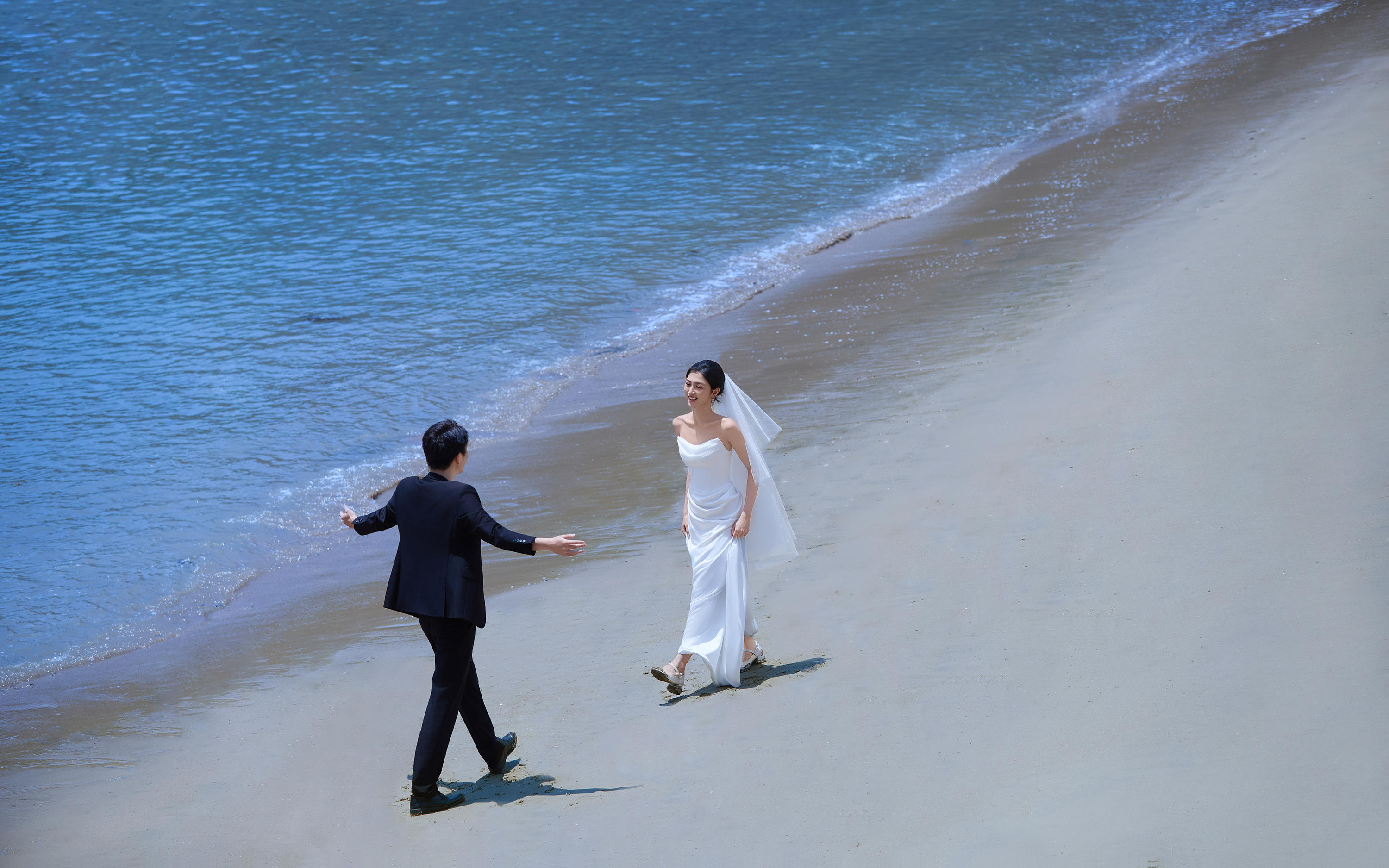 有生命力的海滩婚纱照