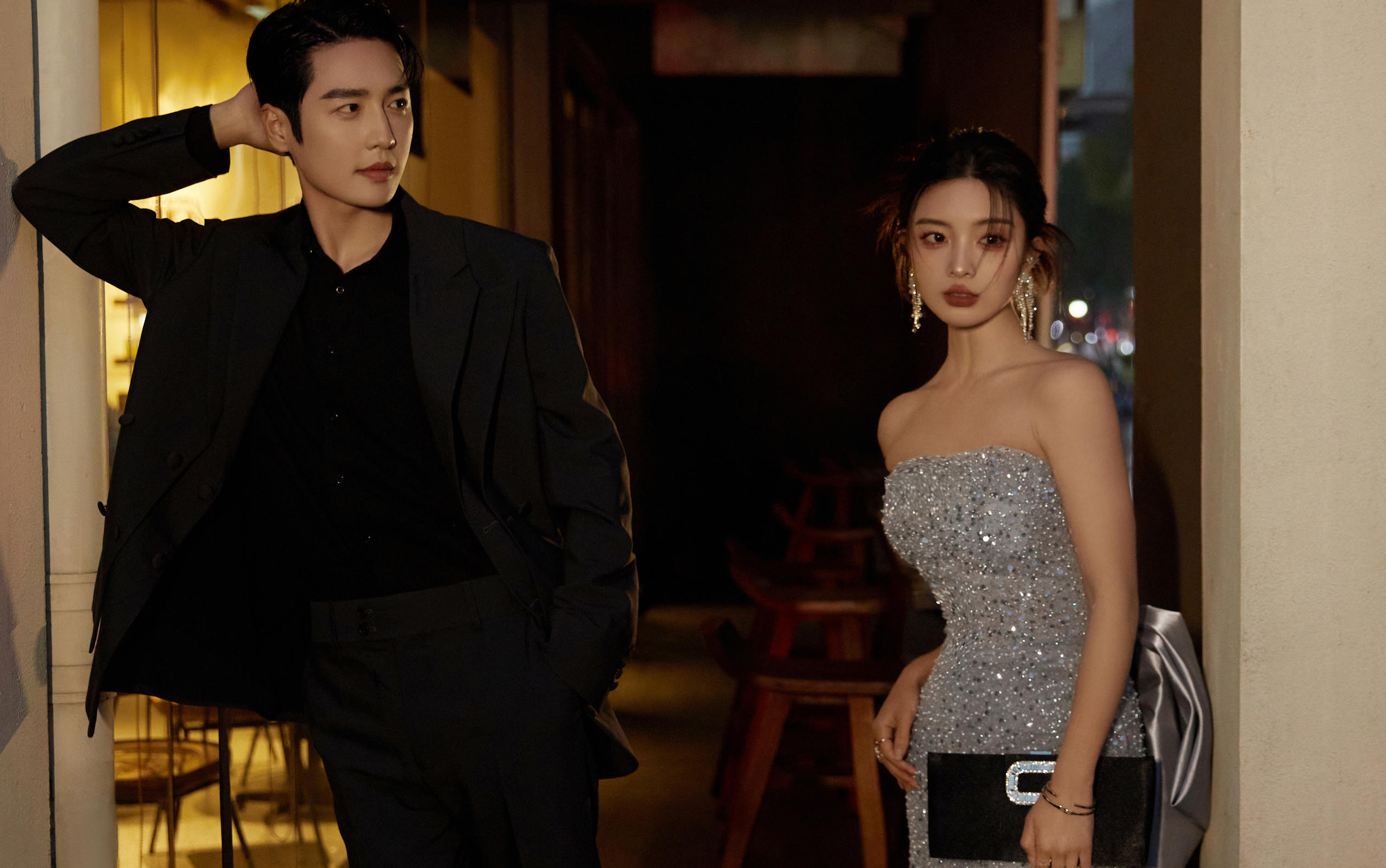 【夜景必拍】霓虹光影+电影级运镜，解锁时尚婚照