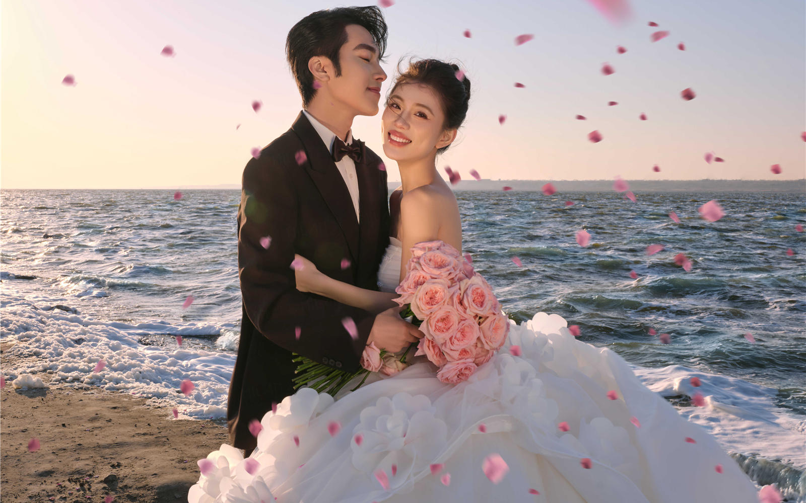 谁拍海边婚纱照还没 get 这组！甜到冒泡泡