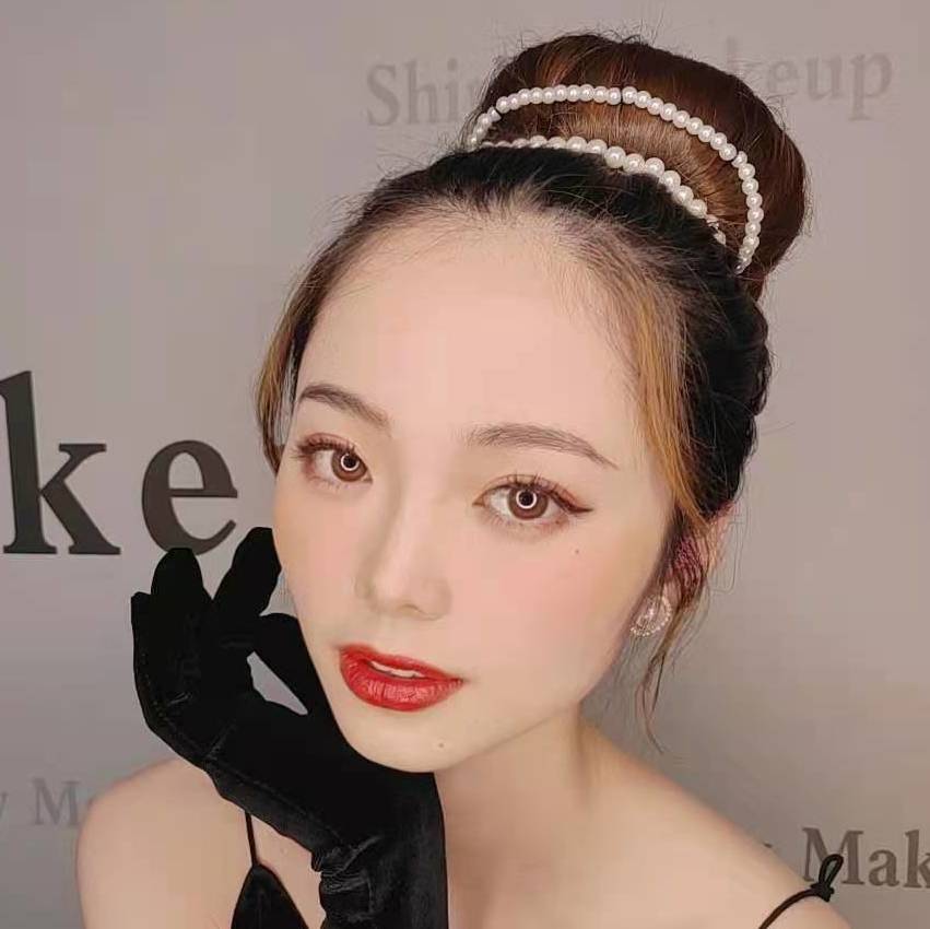 柔美女生也能尝试赫本造型！