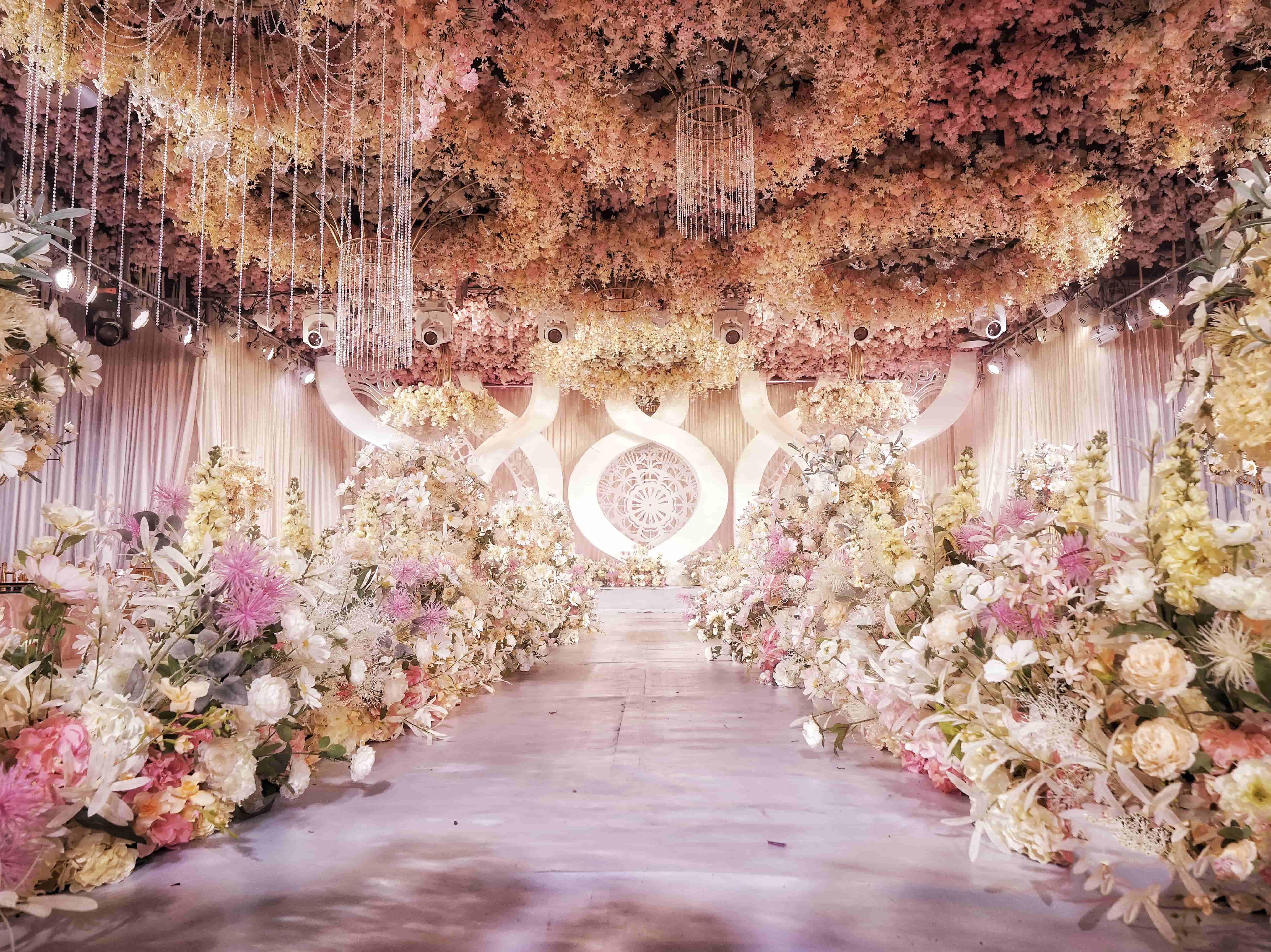 一站式婚礼服务来袭   #浪漫花都#  