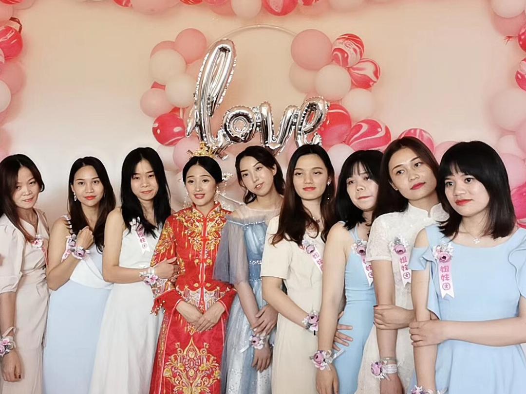 资深化妆师全天跟妆+伴娘妆+免费借头饰