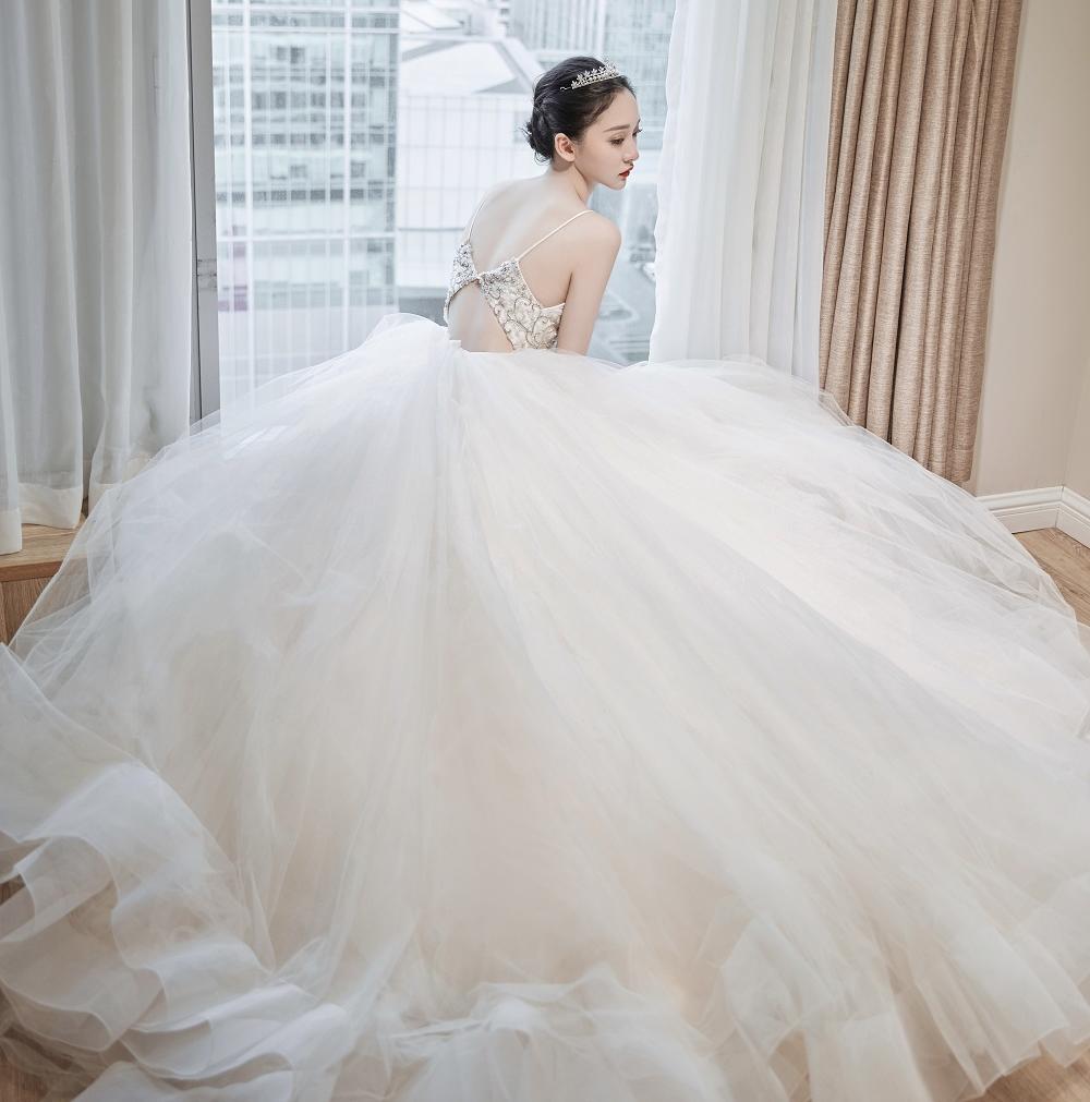 婚纱7件套摆放图片_娇兰7件套