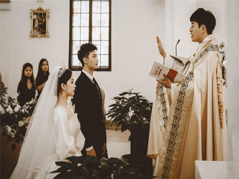 教堂婚礼  + 神父与教母