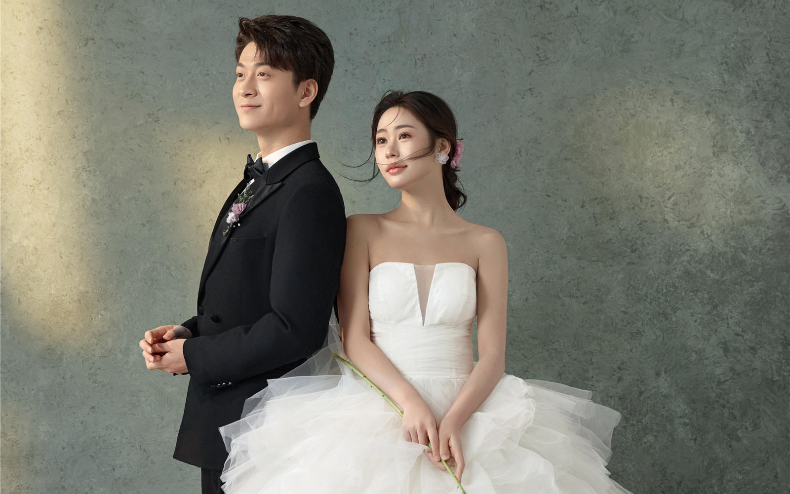 ✨把爱意藏进光影里 | 这组室内婚纱照温柔到犯规