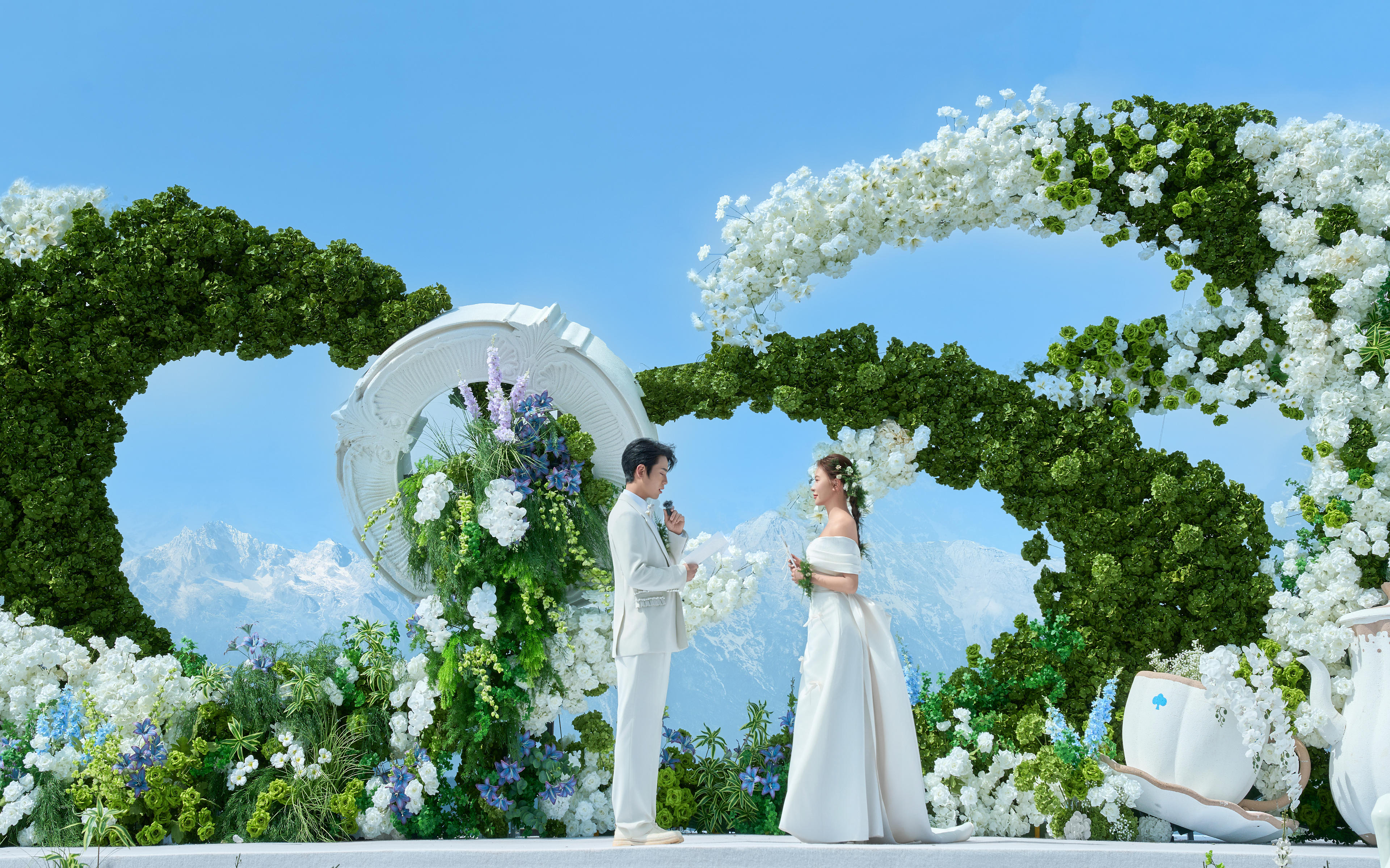 世界把山川蕩漾給你看。 回憶里與自由的風相擁